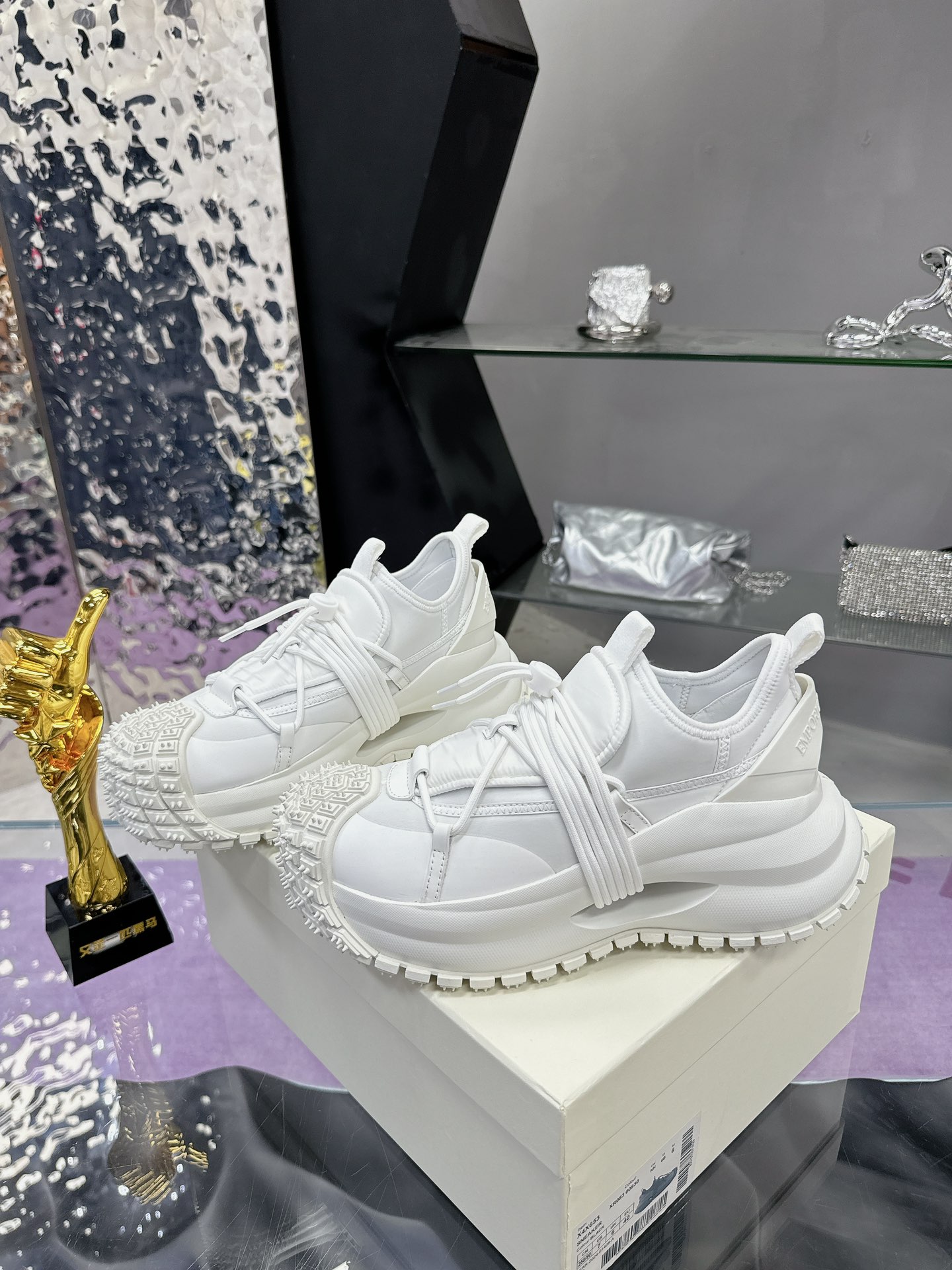 Gigiorgio Armani Sneakers: Futuristic Design, High Quality Materials, Vibram Rubber Soles. - 图片 2