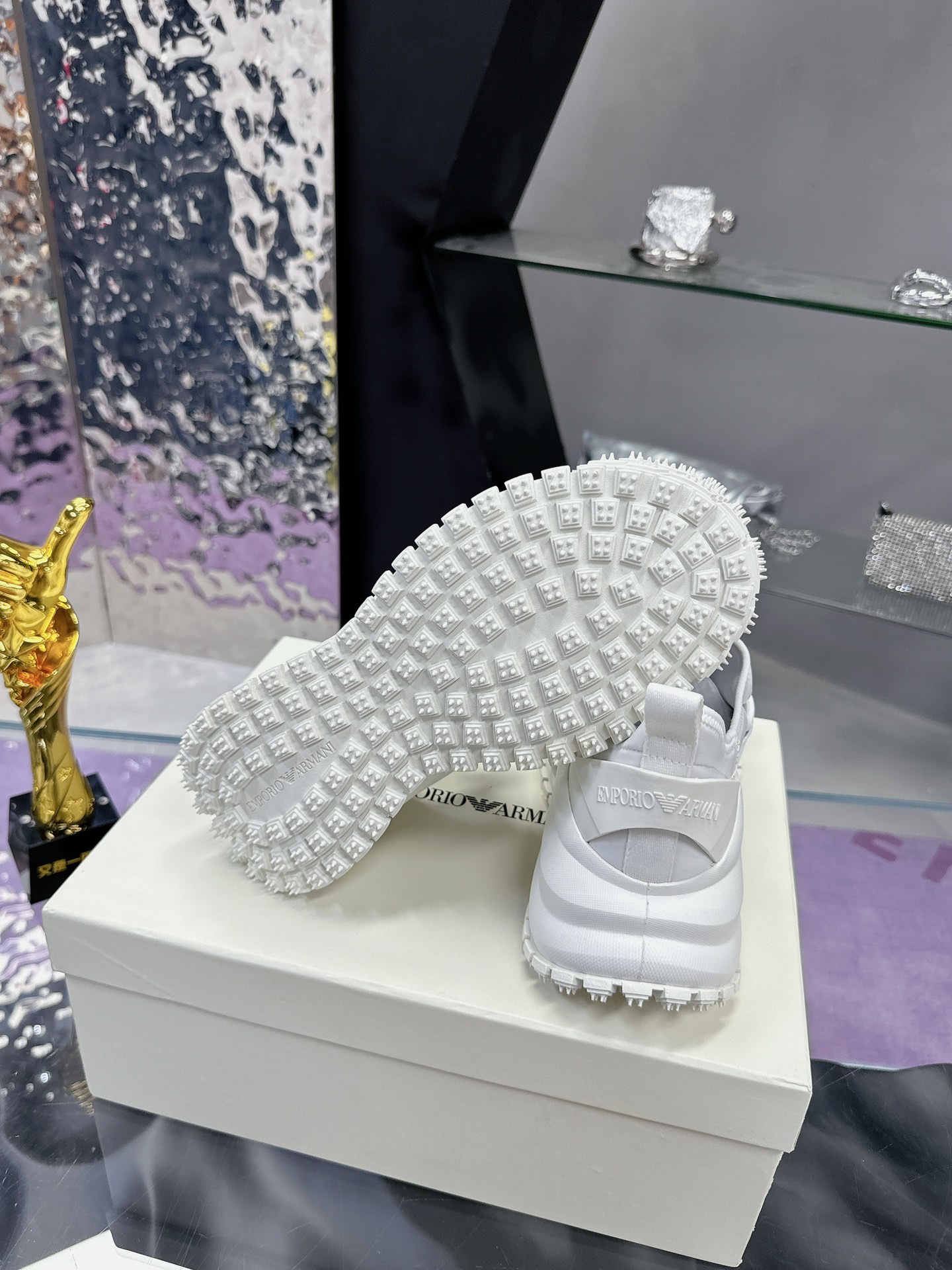 Gigiorgio Armani Sneakers: Futuristic Design, High Quality Materials, Vibram Rubber Soles. - 图片 9