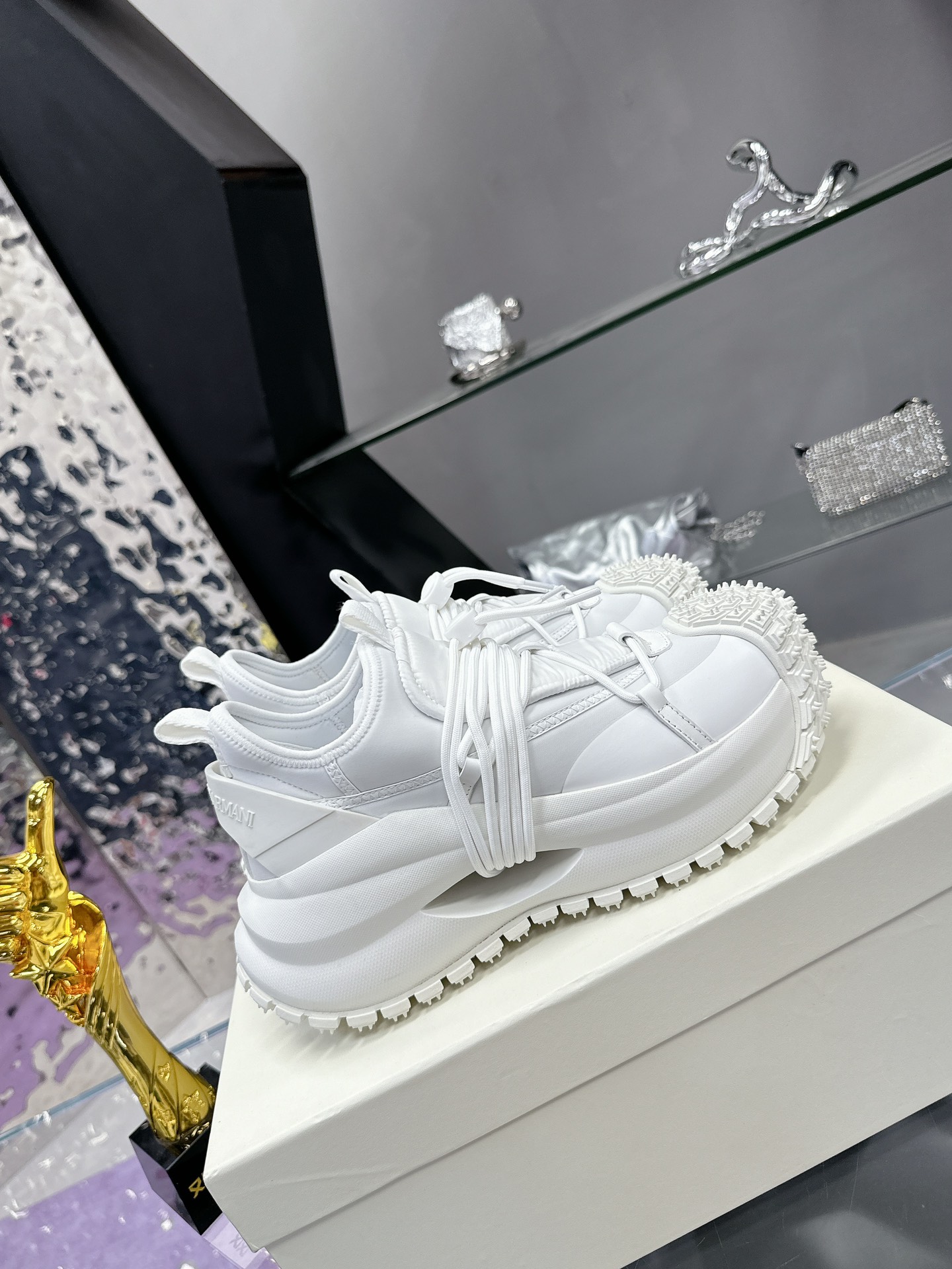 Gigiorgio Armani Sneakers: Futuristic Design, High Quality Materials, Vibram Rubber Soles. - 图片 3