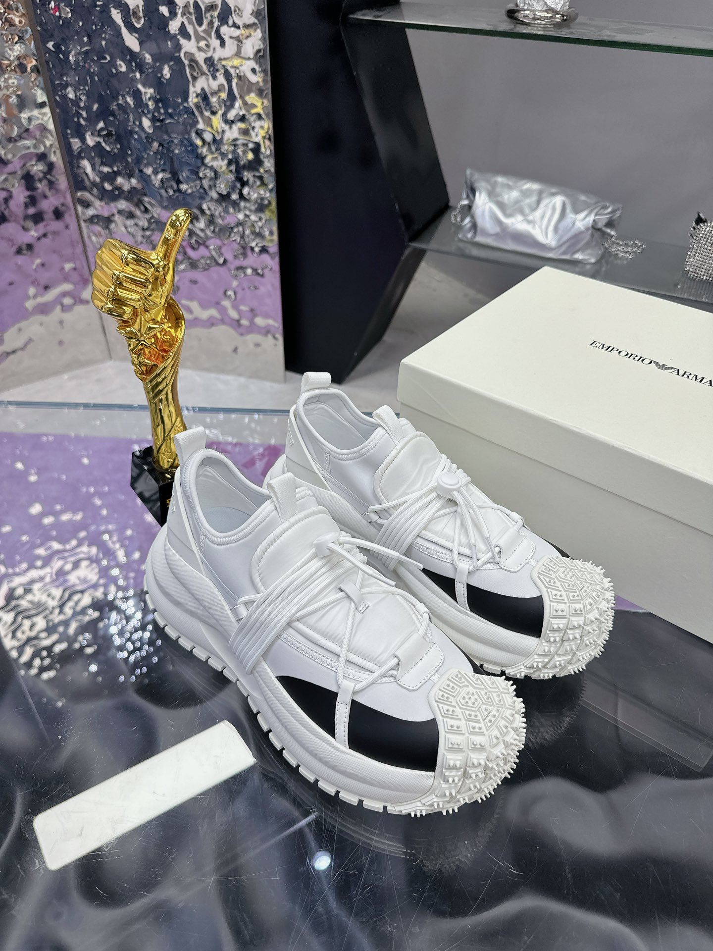 Stylish Men’s Sneakers by Giorgio Armani: Futuristic Design, High Quality, Competitive Price - 图片 4