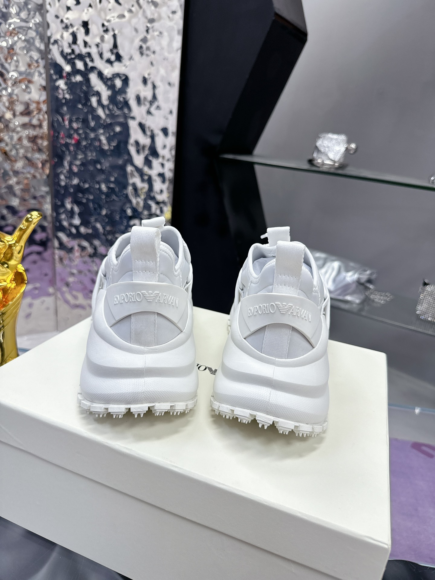 Stylish Men’s Sneakers by Giorgio Armani: Futuristic Design, High Quality, Competitive Price - 图片 7