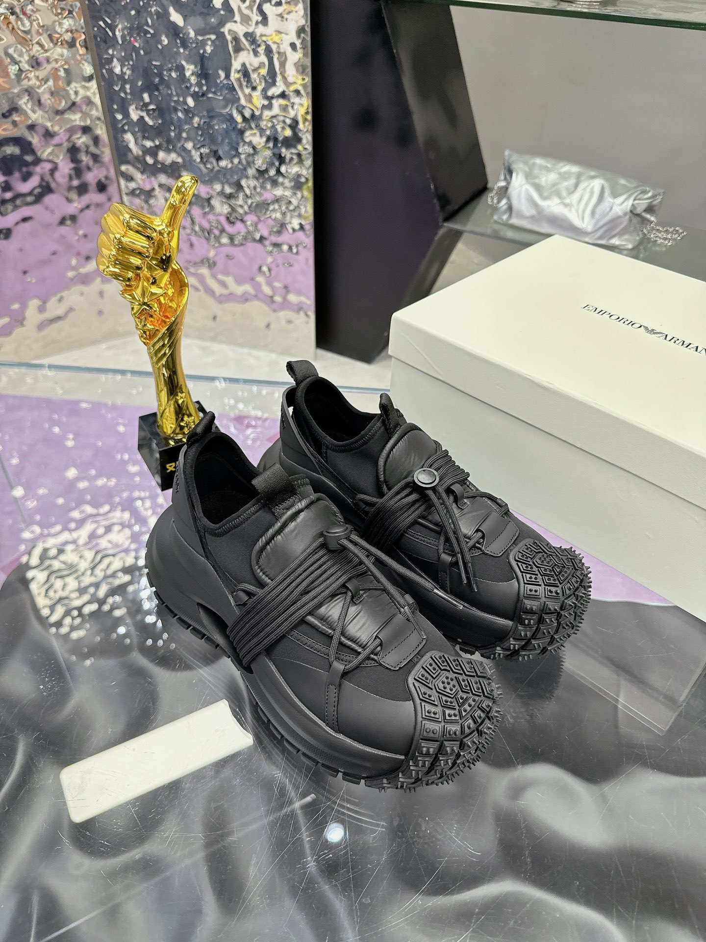 Fashionable Men’s Sneakers with Futuristic Design and High-Quality Materials at $882 - 图片 4