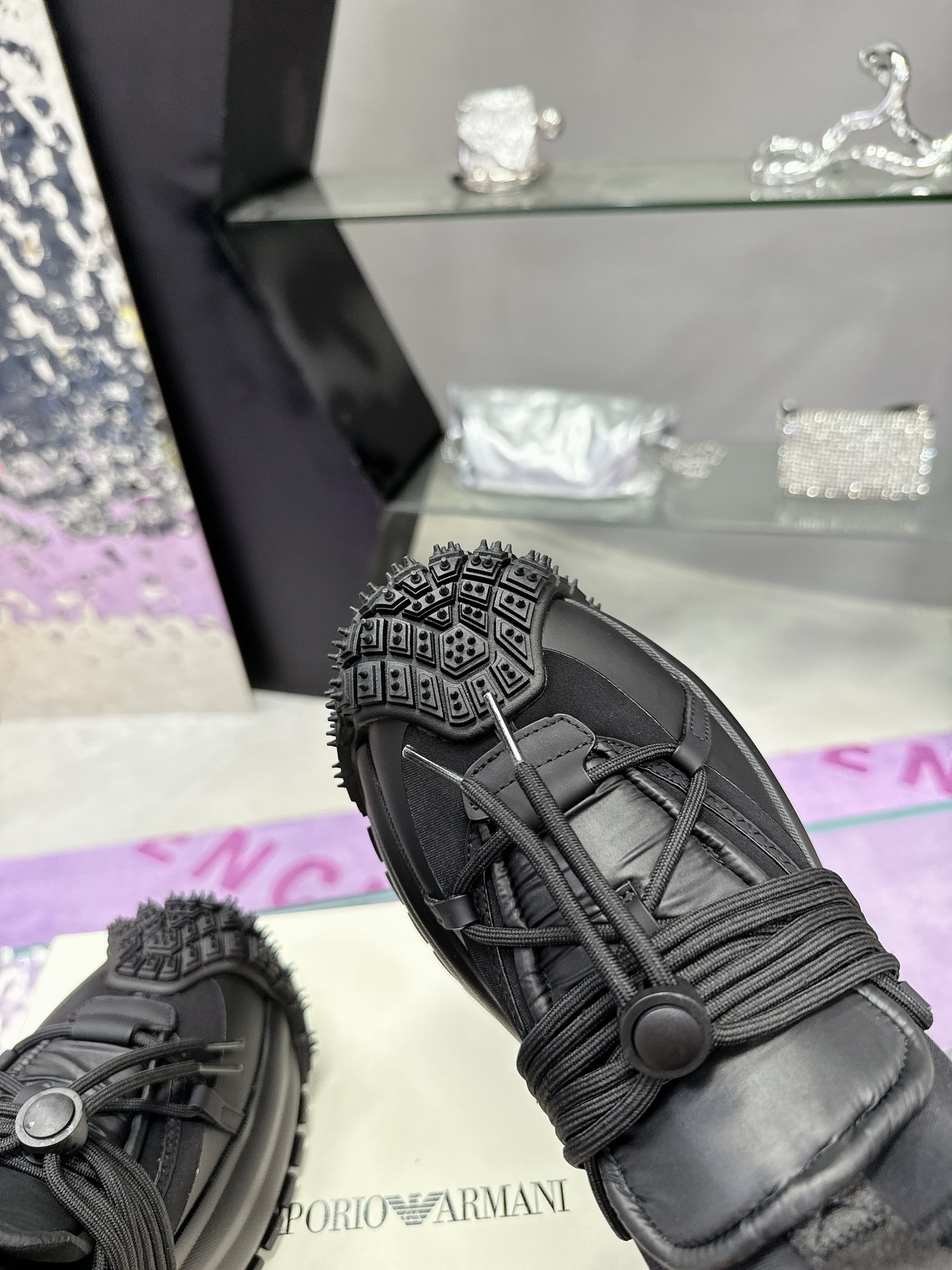 Fashionable Men’s Sneakers with Futuristic Design and High-Quality Materials at $882 - 图片 9