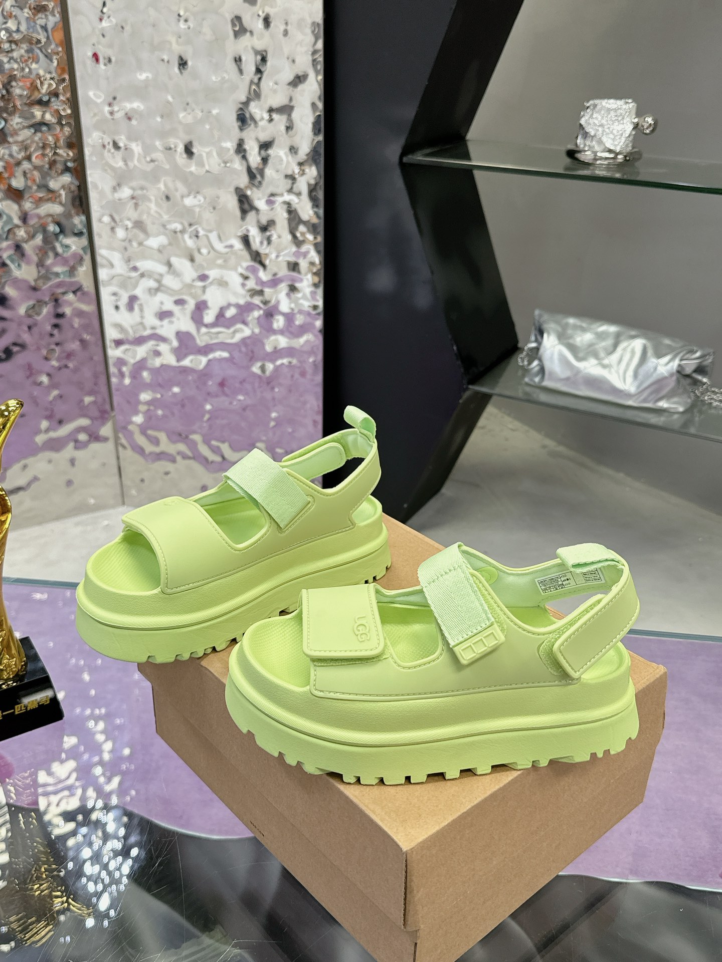 “New UGG Sandals: Female Plant Price, Dopamine Colors, Tie-Up Designs, EVA Base, Comfortable Fit” - 图片 3