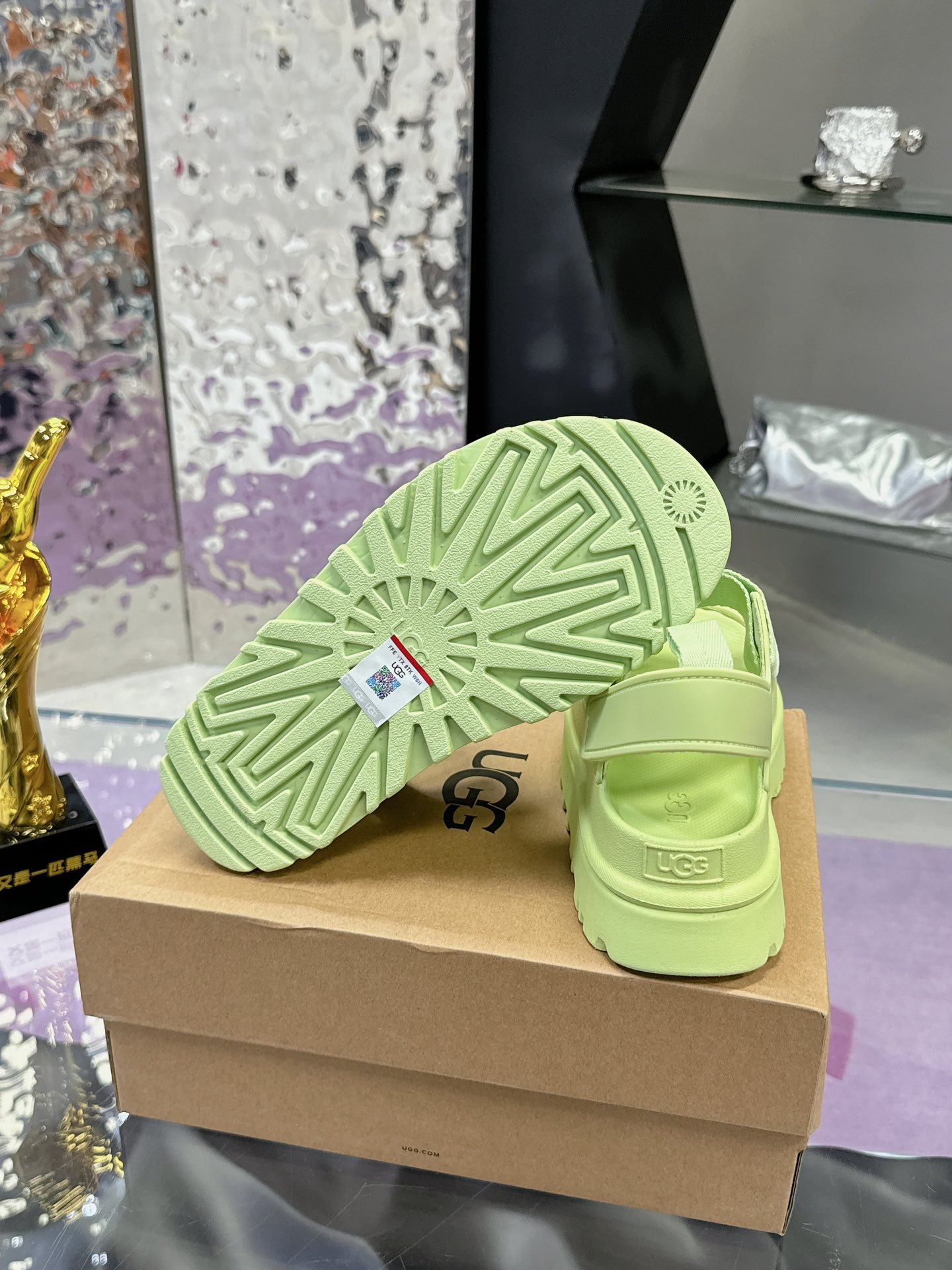 “New UGG Sandals: Female Plant Price, Dopamine Colors, Tie-Up Designs, EVA Base, Comfortable Fit” - 图片 9