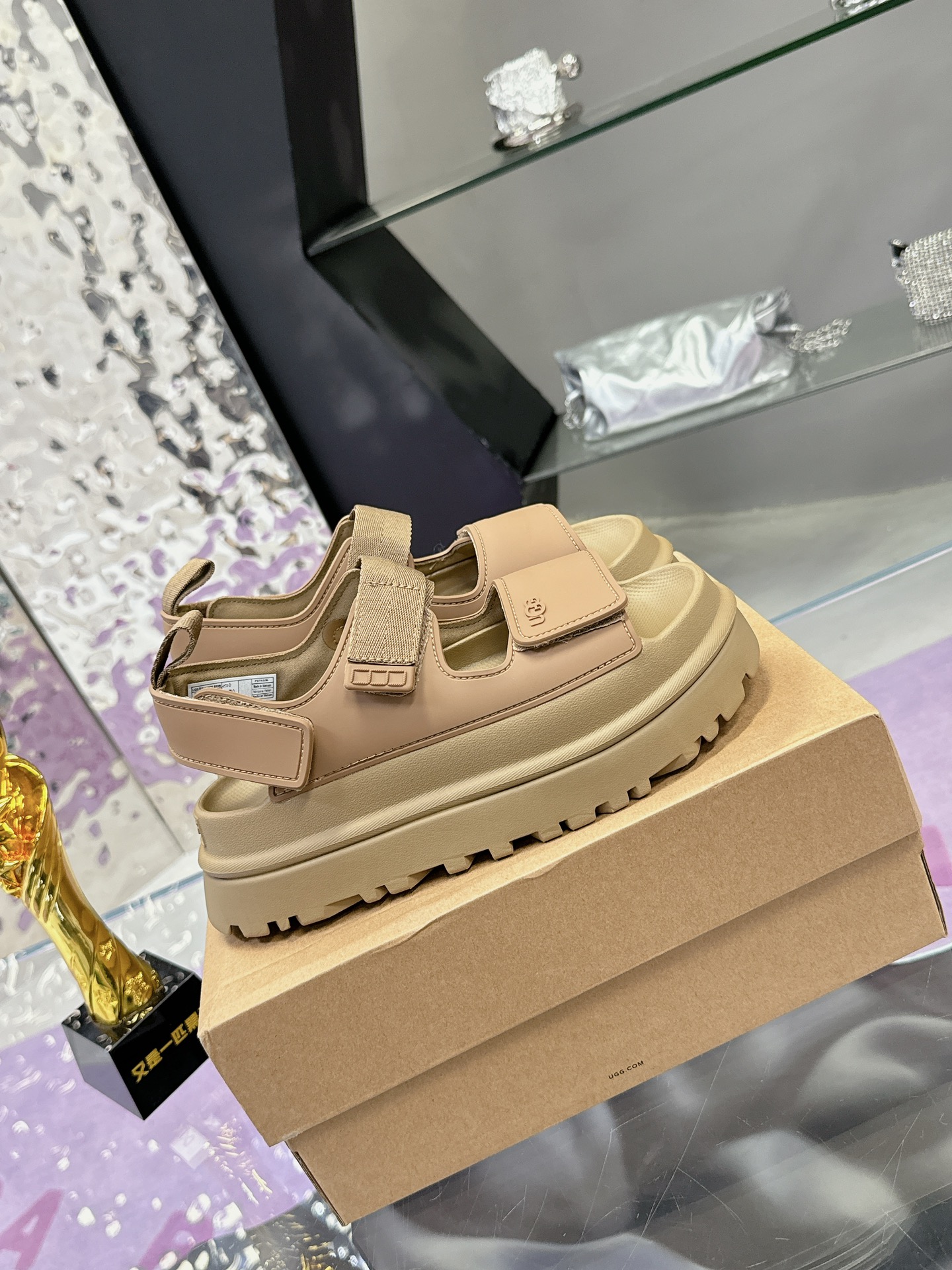 “Women’s UGG Sandals: Comfortable, Stylish, and Affordable | Size 36-40 | Vibrant Colors and Tie-up Designs” - 图片 3