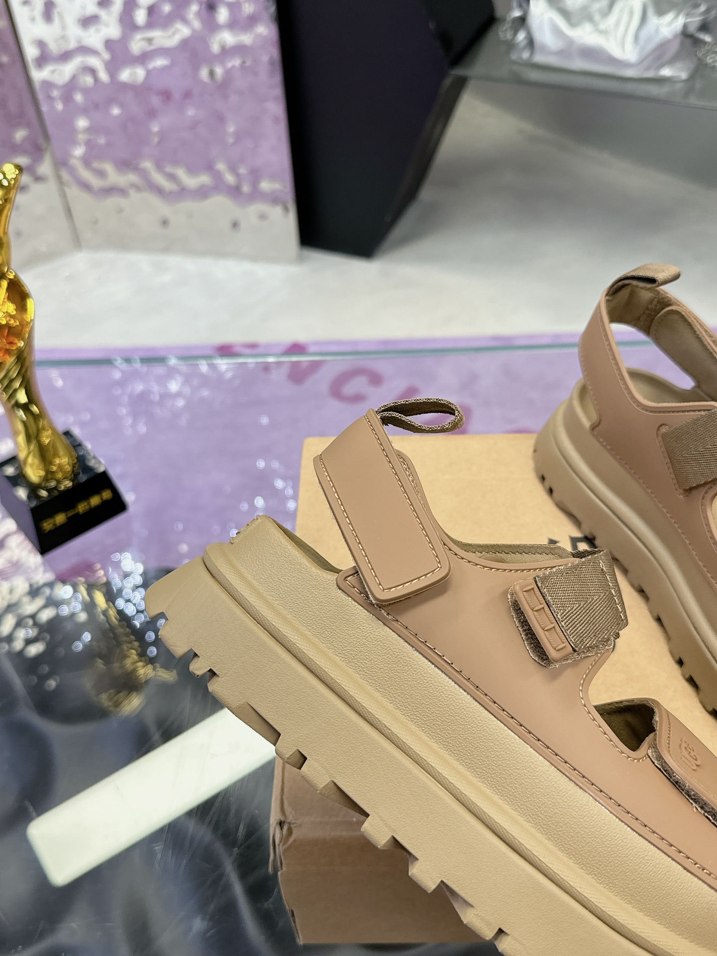 “Women’s UGG Sandals: Comfortable, Stylish, and Affordable | Size 36-40 | Vibrant Colors and Tie-up Designs” - 图片 8