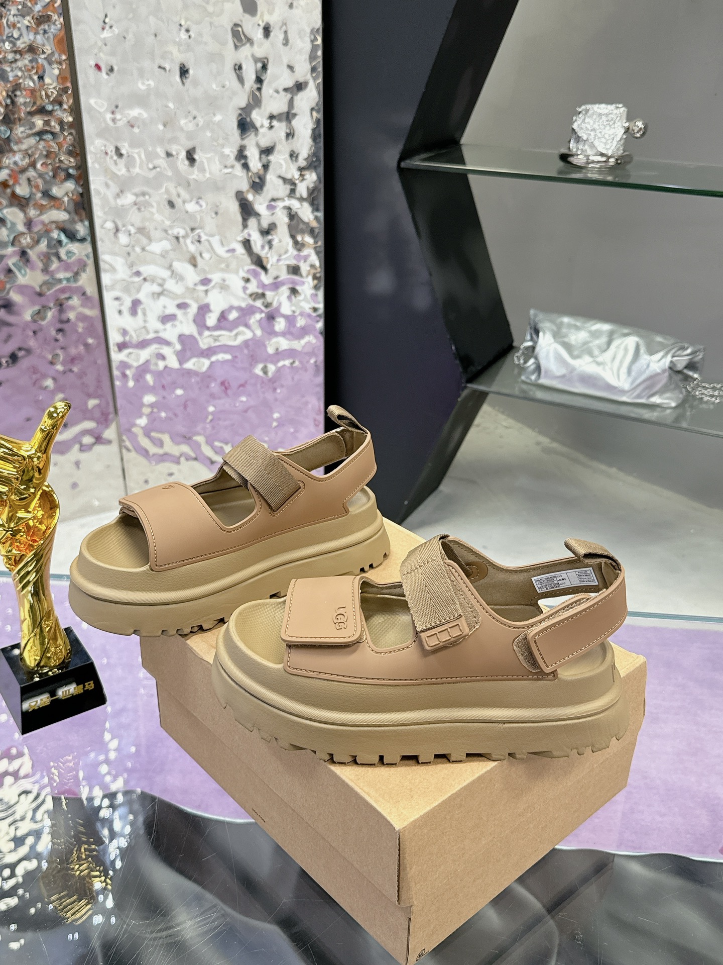“Women’s UGG Sandals: Comfortable, Stylish, and Affordable | Size 36-40 | Vibrant Colors and Tie-up Designs” - 图片 2
