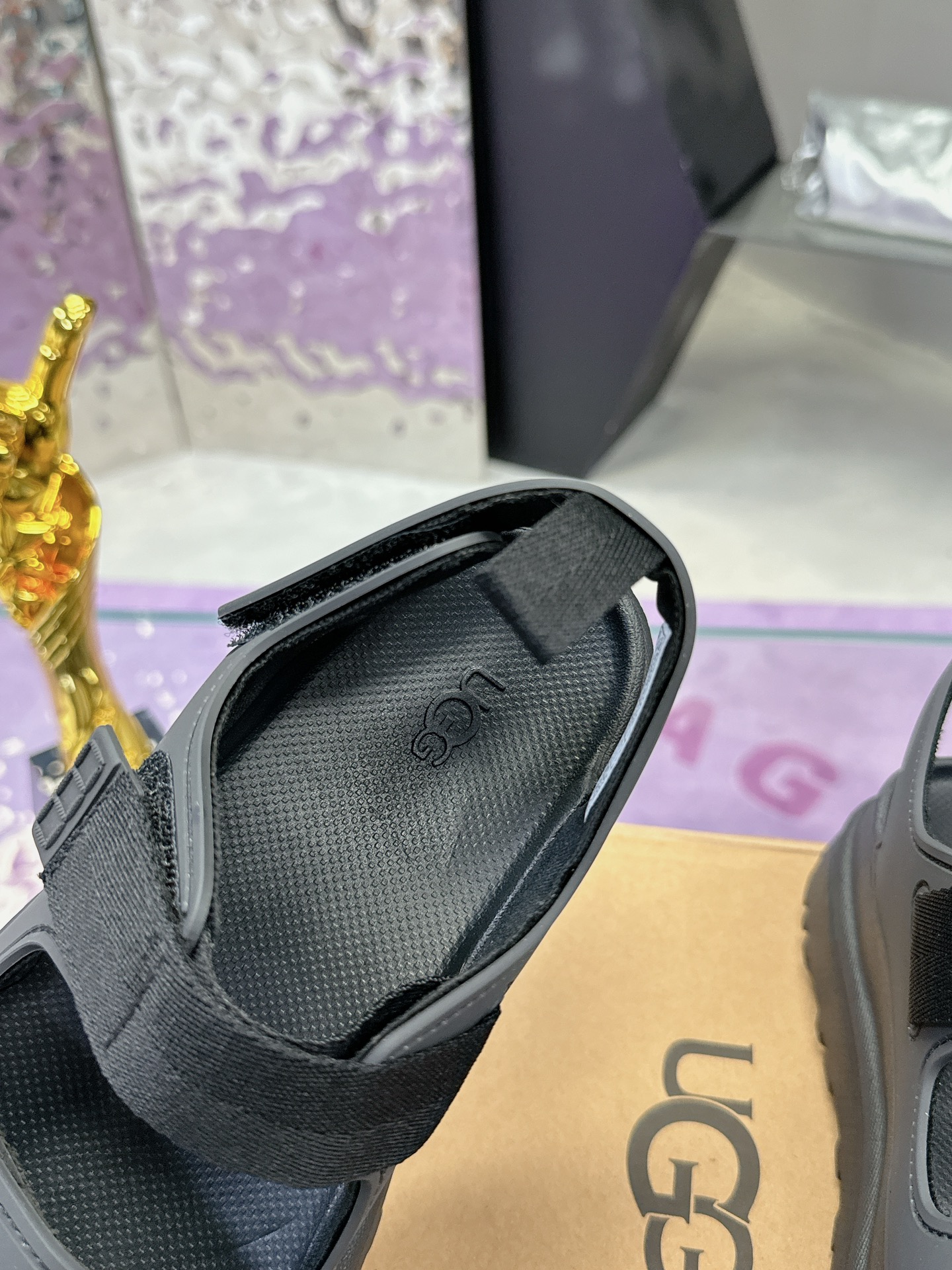 “Female UGG Sandals with Dopamine Colors and Tie-Up Designs for Comfortable Wear” - 图片 7