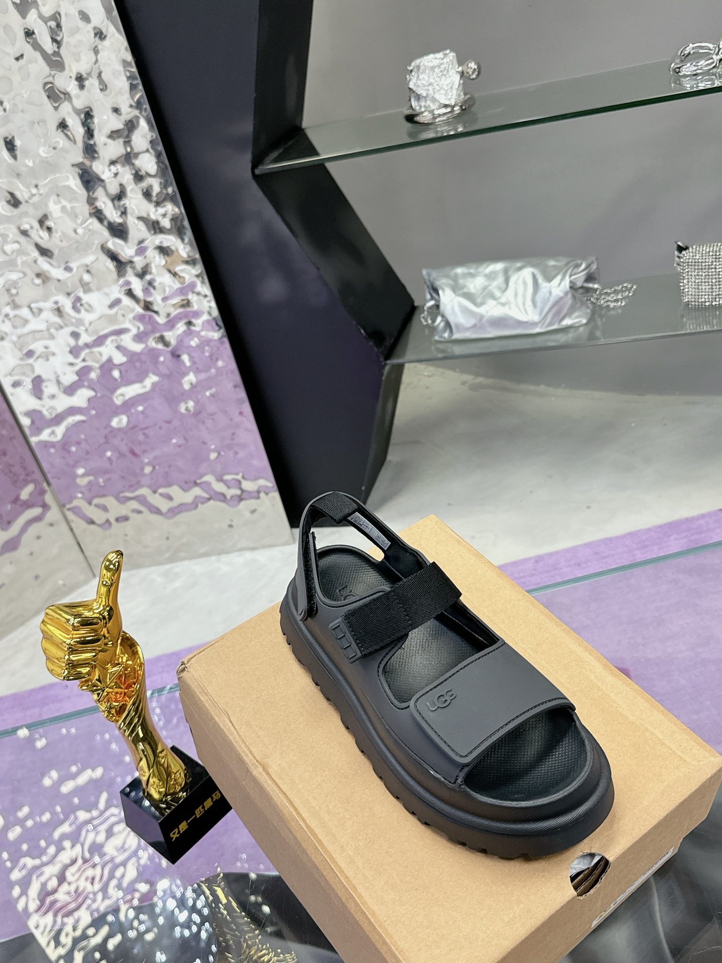 “Female UGG Sandals with Dopamine Colors and Tie-Up Designs for Comfortable Wear” - 图片 5