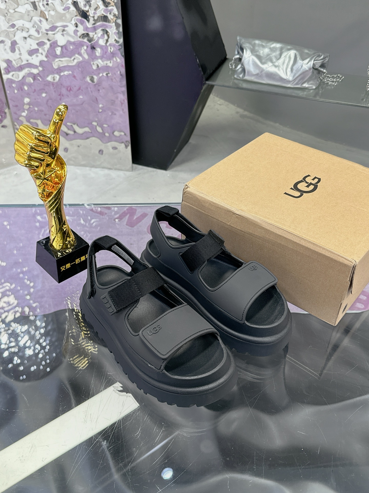 “Female UGG Sandals with Dopamine Colors and Tie-Up Designs for Comfortable Wear” - 图片 4