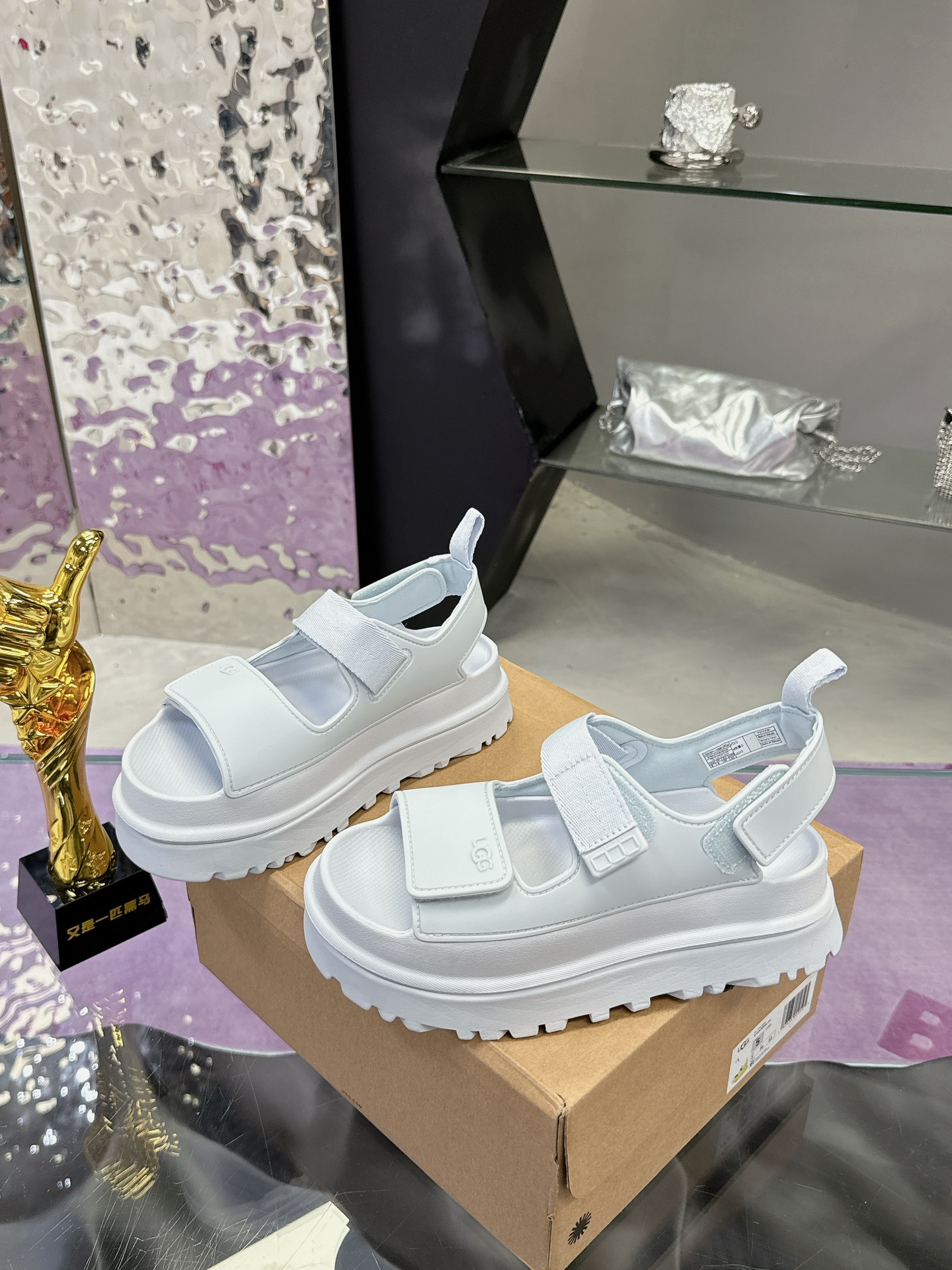 “Female UGG Sandals: Vibrant Dopamine Colors, Tie-Up Designs, Comfortable EVA Base” - 图片 3
