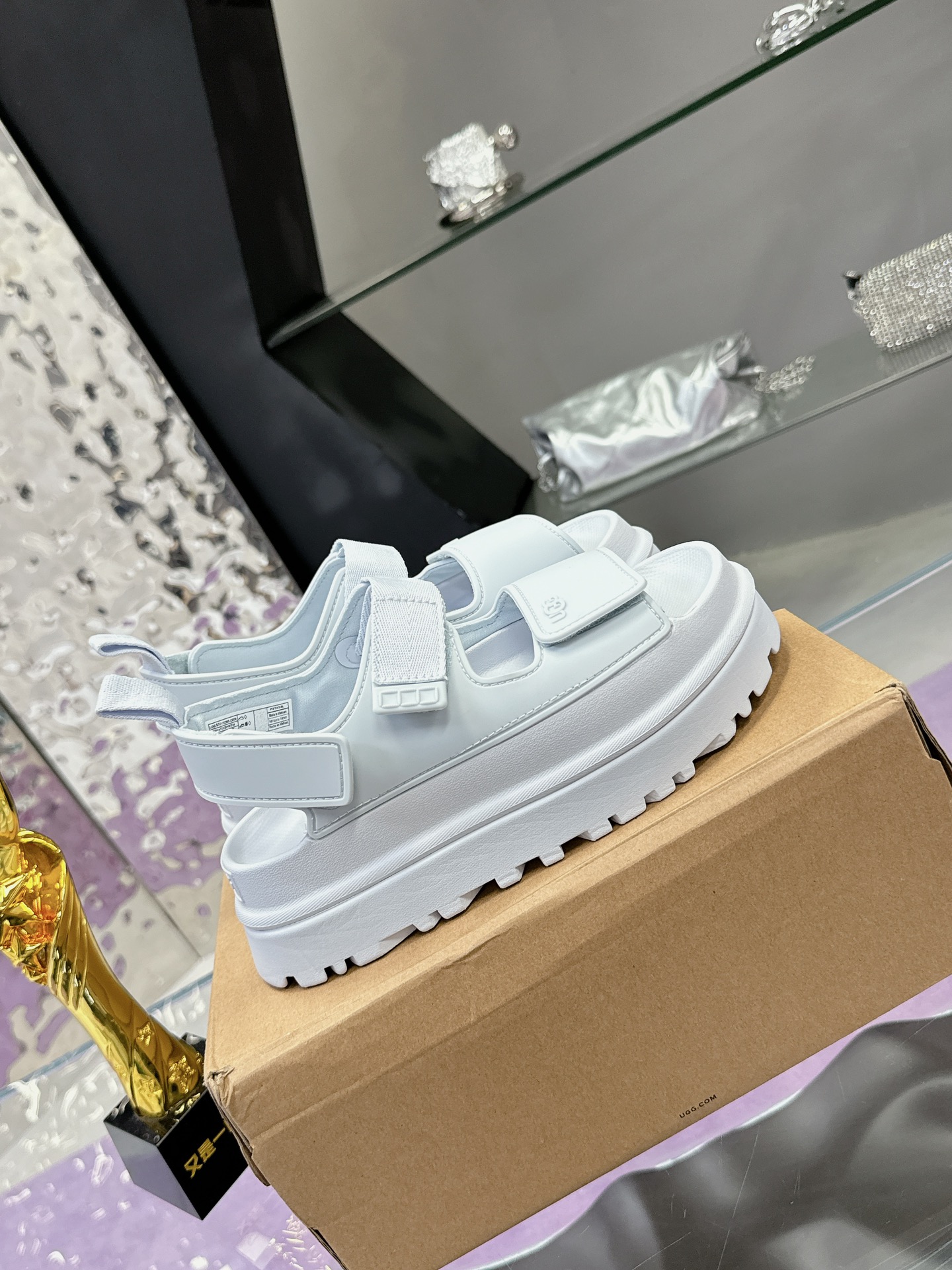 “Female UGG Sandals: Vibrant Dopamine Colors, Tie-Up Designs, Comfortable EVA Base” - 图片 2
