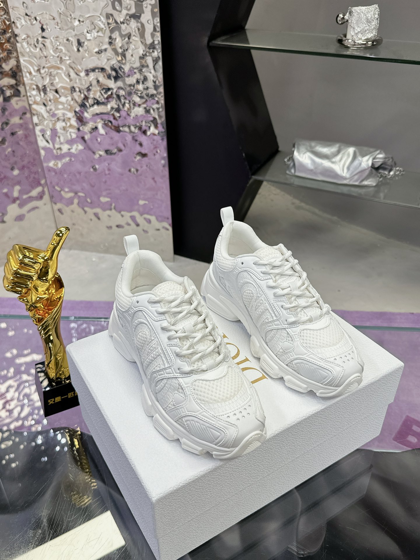 NO:167719,New color (couple size) Dior Chrono series sneakers Purchase and develop This Dior chrono sneakers continue the long-lasting outline and are carefully made of mesh, so it will be particularly comfortable to wear. Decorated with a special CD craft logo to enhance the style. The style is light and matched with the 