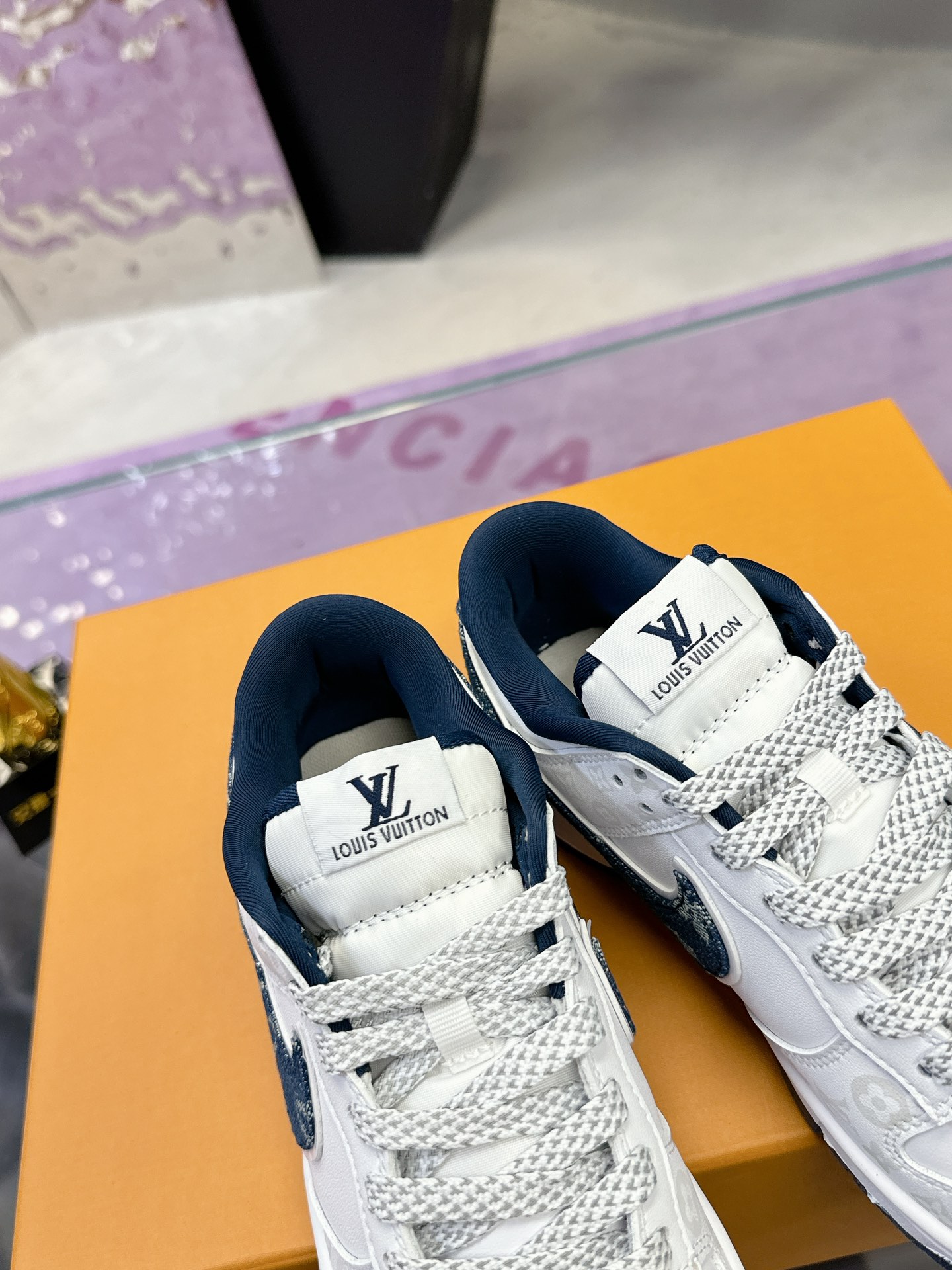 Factory precio: (caja de aviones 5) Lv co-branded Nike serie vendió loco par de modelos contador com