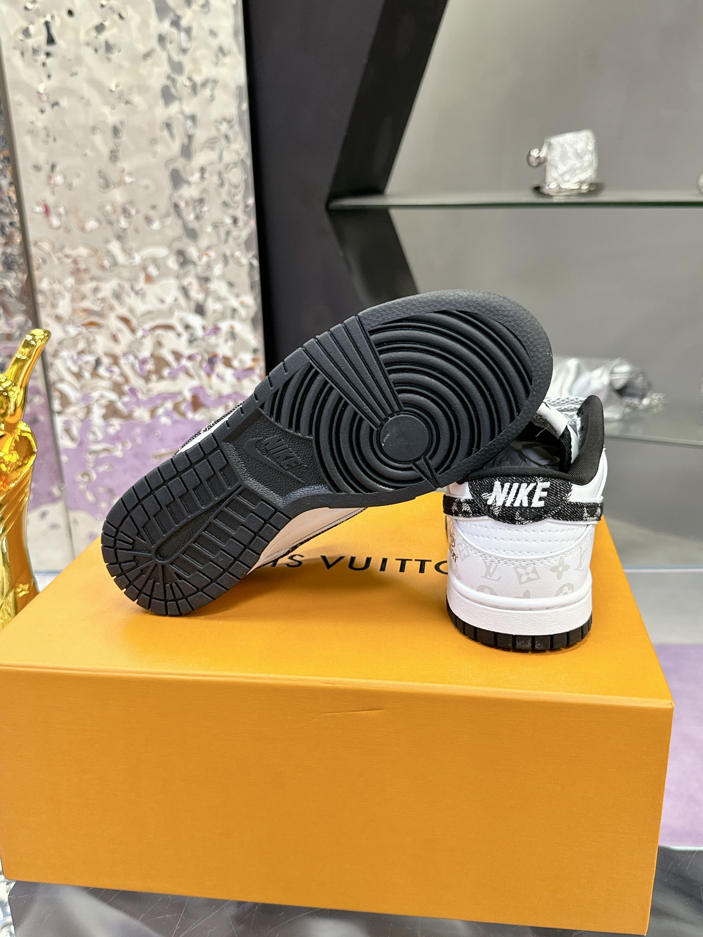 Factory precio: (caja de aviones 5) Lv co-branded Nike serie vendió loco par de modelos contador com