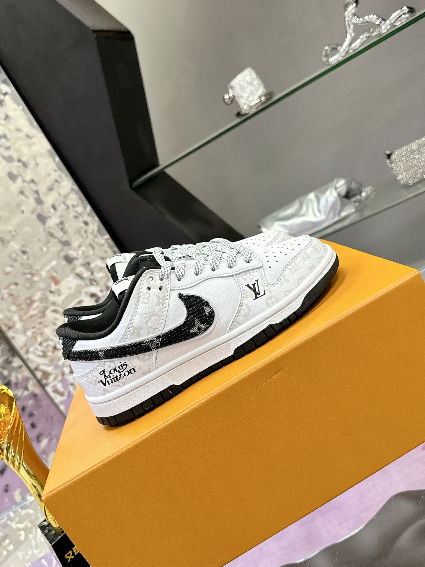 Factory precio: (caja de aviones 5) Lv co-branded Nike serie vendió loco par de modelos contador com