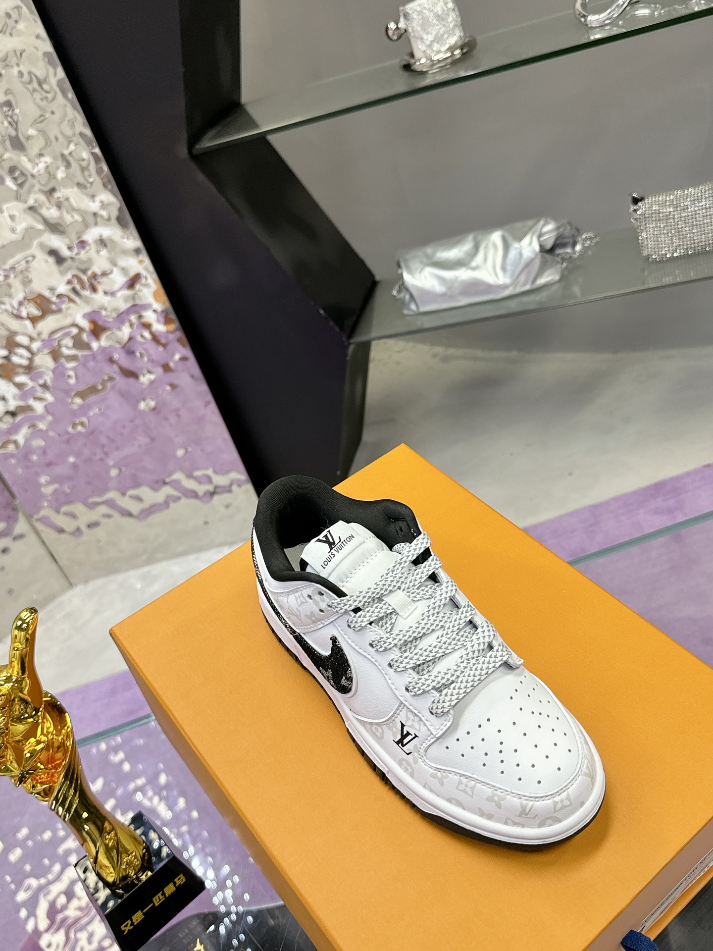 Factory precio: (caja de aviones 5) Lv co-branded Nike serie vendió loco par de modelos contador com