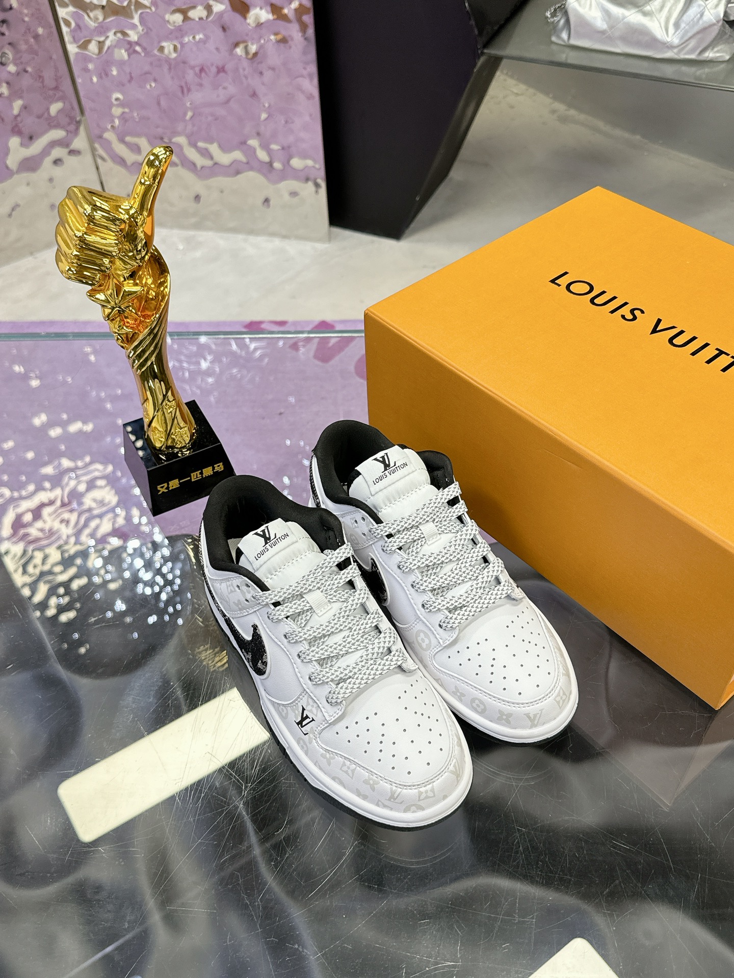 Factory precio: (caja de aviones 5) Lv co-branded Nike serie vendió loco par de modelos contador com