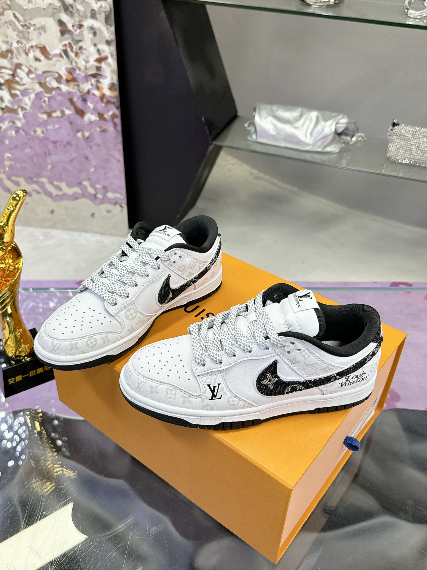 Factory precio: (caja de aviones 5) Lv co-branded Nike serie vendió loco par de modelos contador com