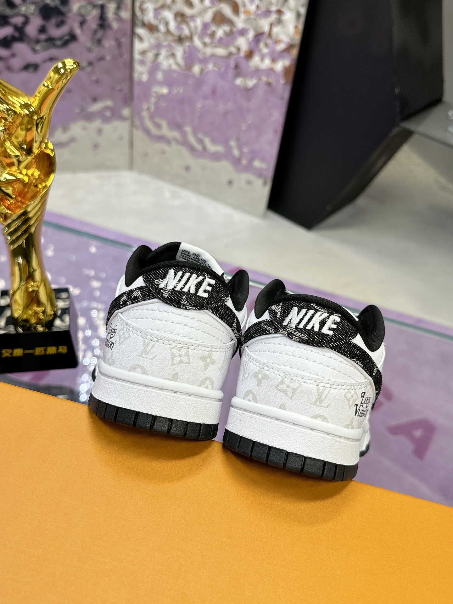 Factory precio: (caja de aviones 5) Lv co-branded Nike serie vendió loco par de modelos contador com