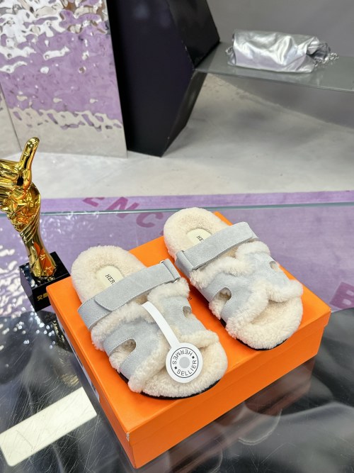 Hermes Eden Shearling Sandal: Cozy, Stylish, and Perfect for All-Day Comfort 1 Hermes Eden Shearling Sandal: Cozy, Stylish, and Perfect for All-Day Comfort