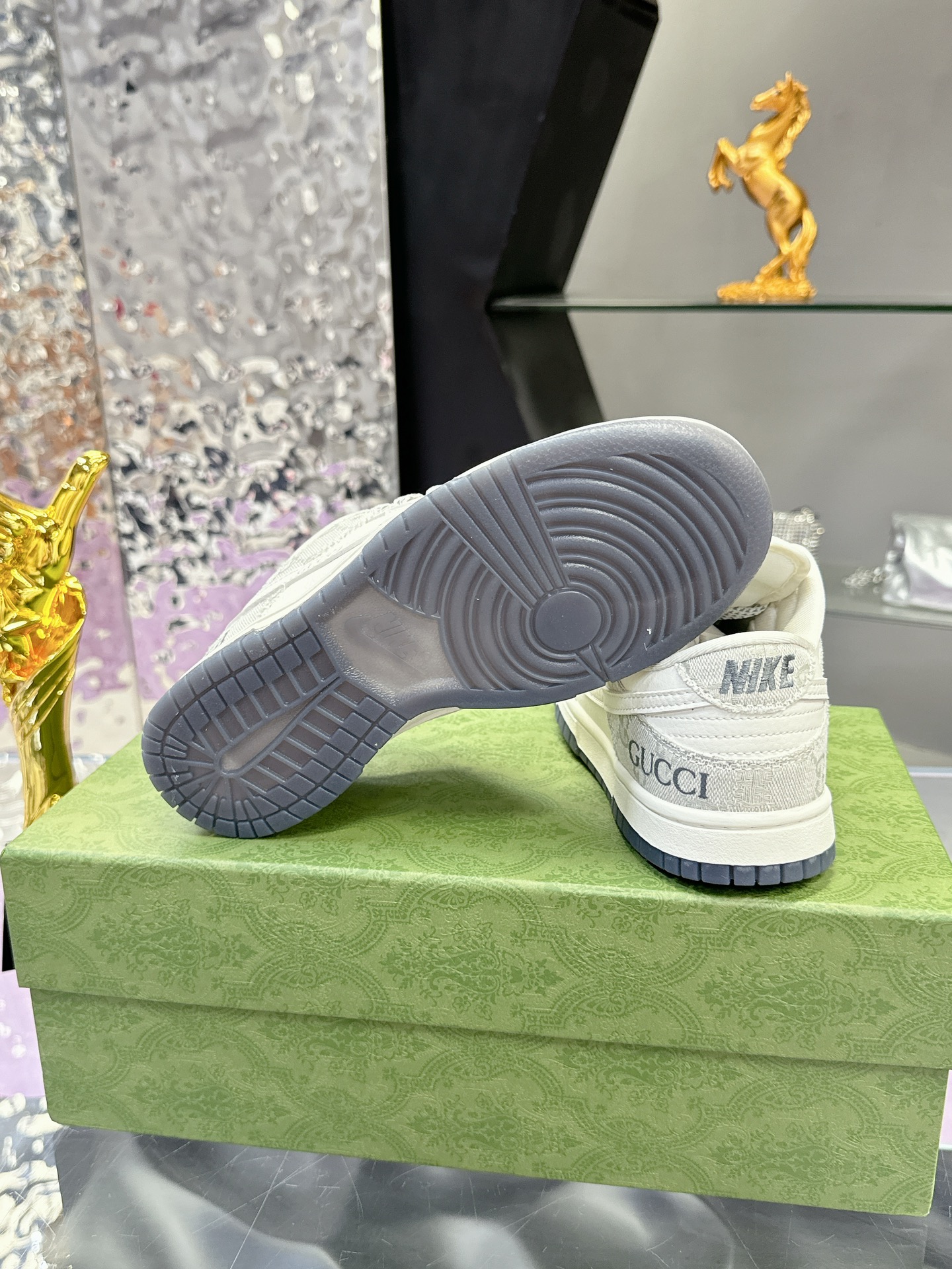 Precio de fábrica: 250Gucci co-branded dunk Nike Oficial últimos modelos Gucci x Nike Dunk SB serie 