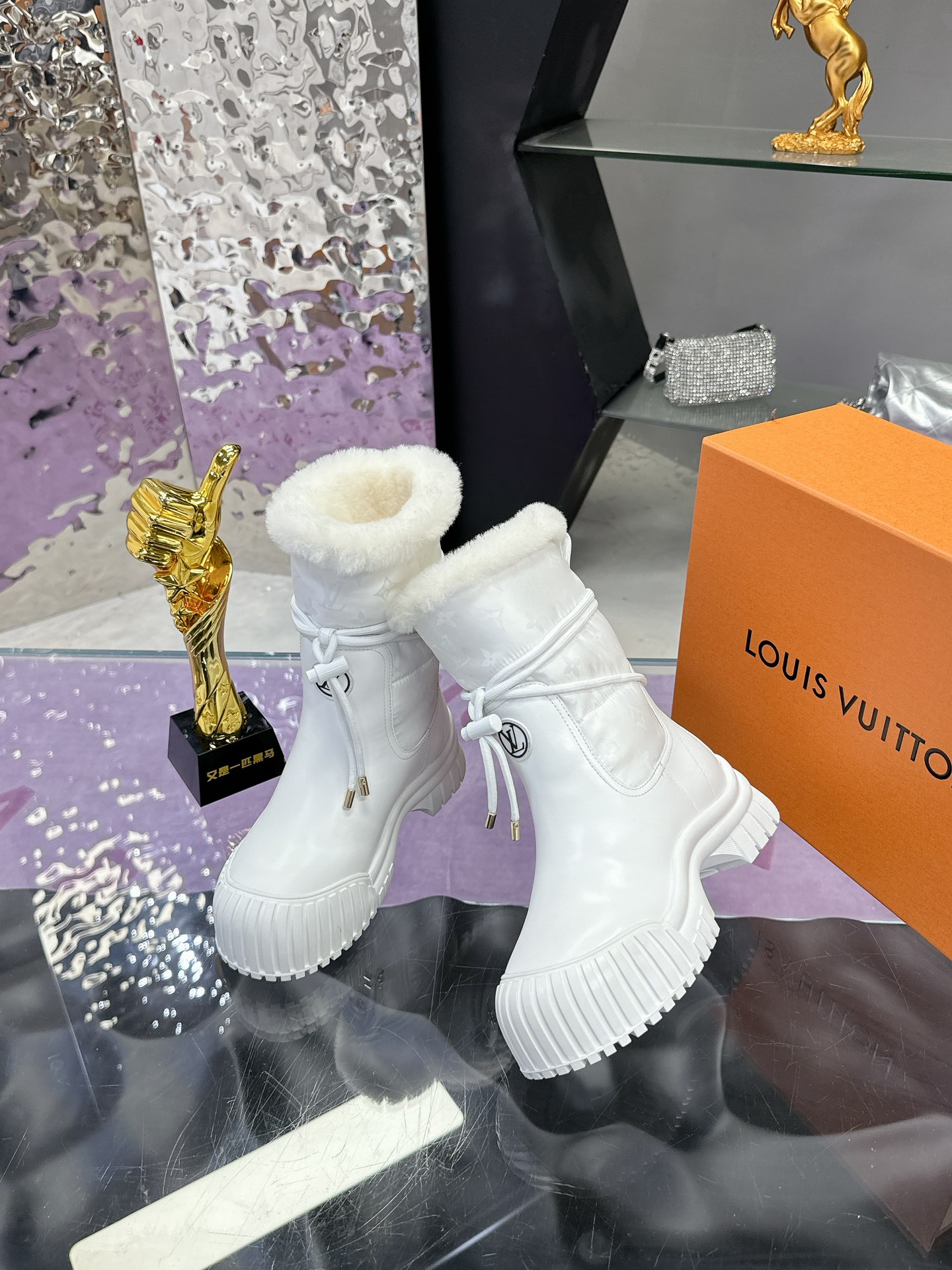 Lv真皮真毛厚底スニーカー - レトロでスタイリッシュなデザイン