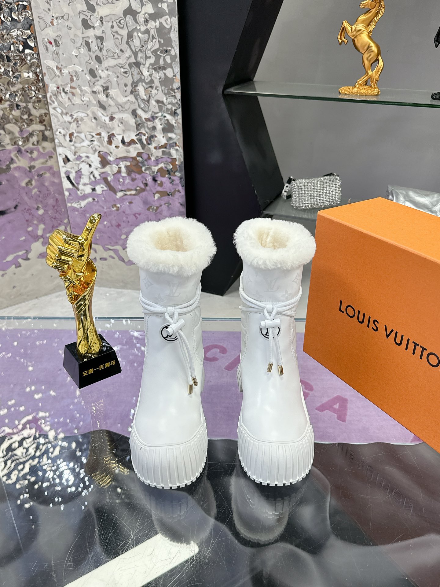 Lv真皮真毛厚底スニーカー - レトロでスタイリッシュなデザイン