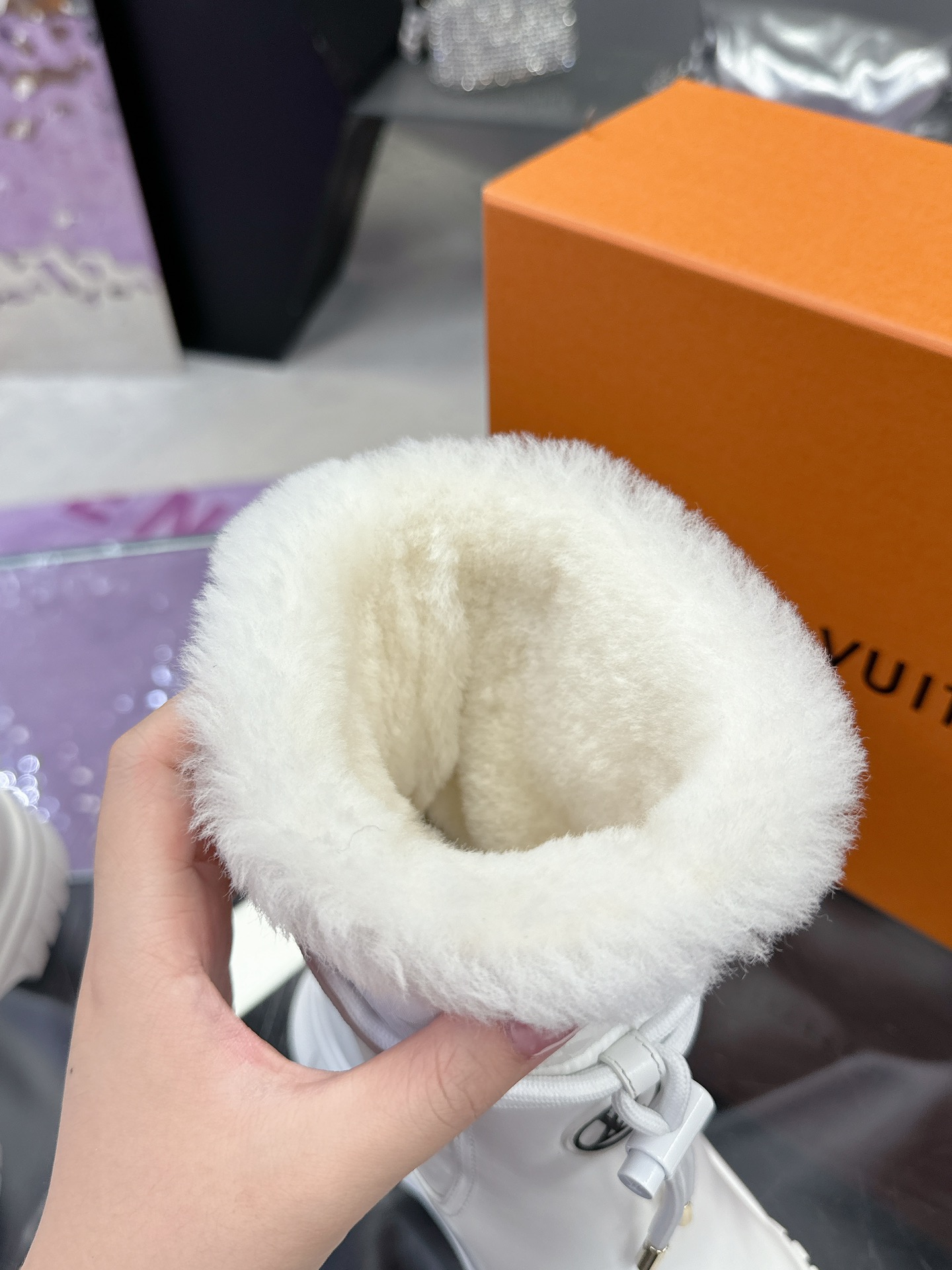 Lv真皮真毛厚底スニーカー - レトロでスタイリッシュなデザイン