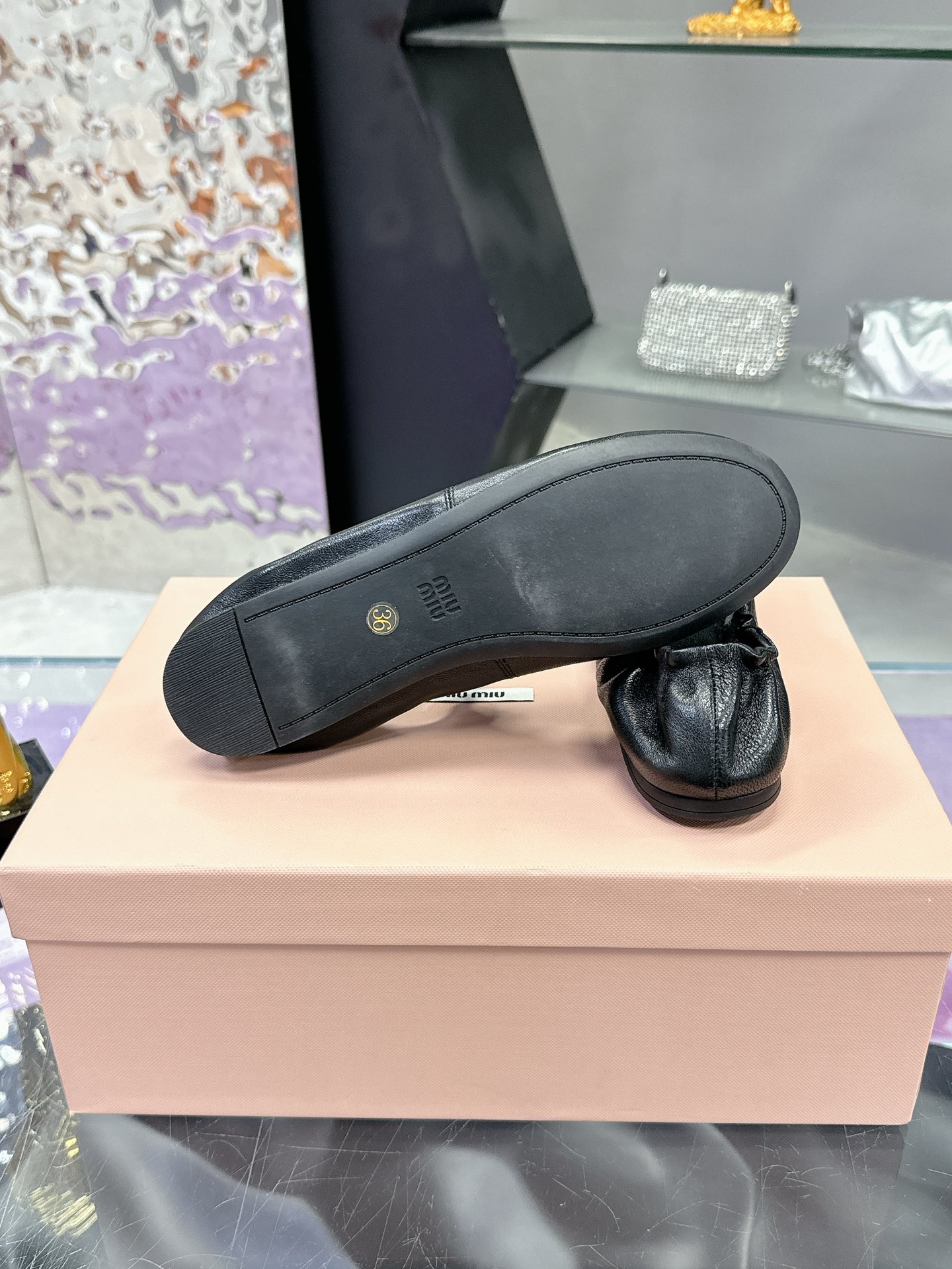 “New Miu Miu Ballet Shoes: Blend Classic Inspiration with Modern Style in Soft Sheepskin” - 图片 9