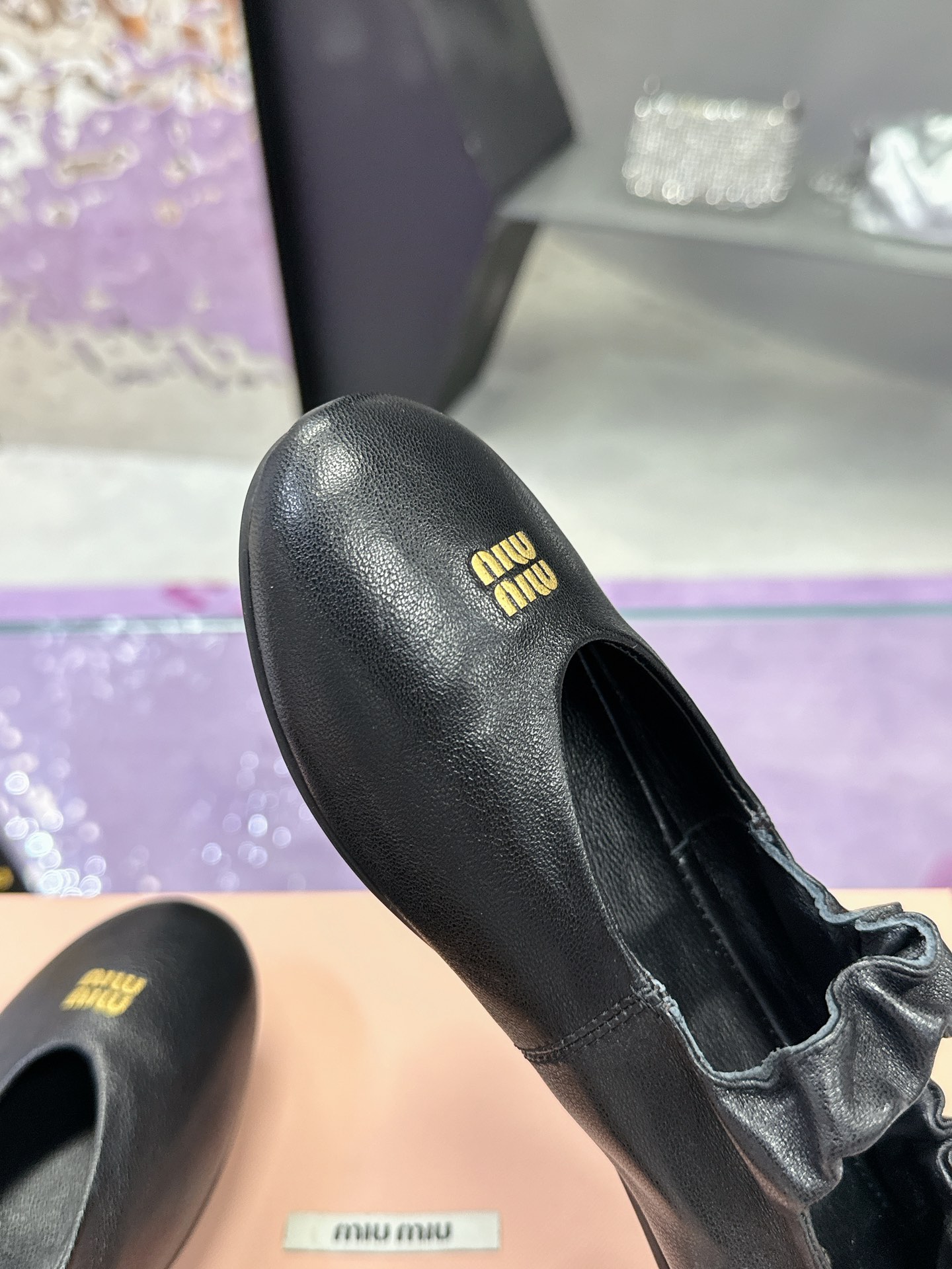 “New Miu Miu Ballet Shoes: Blend Classic Inspiration with Modern Style in Soft Sheepskin” - 图片 5