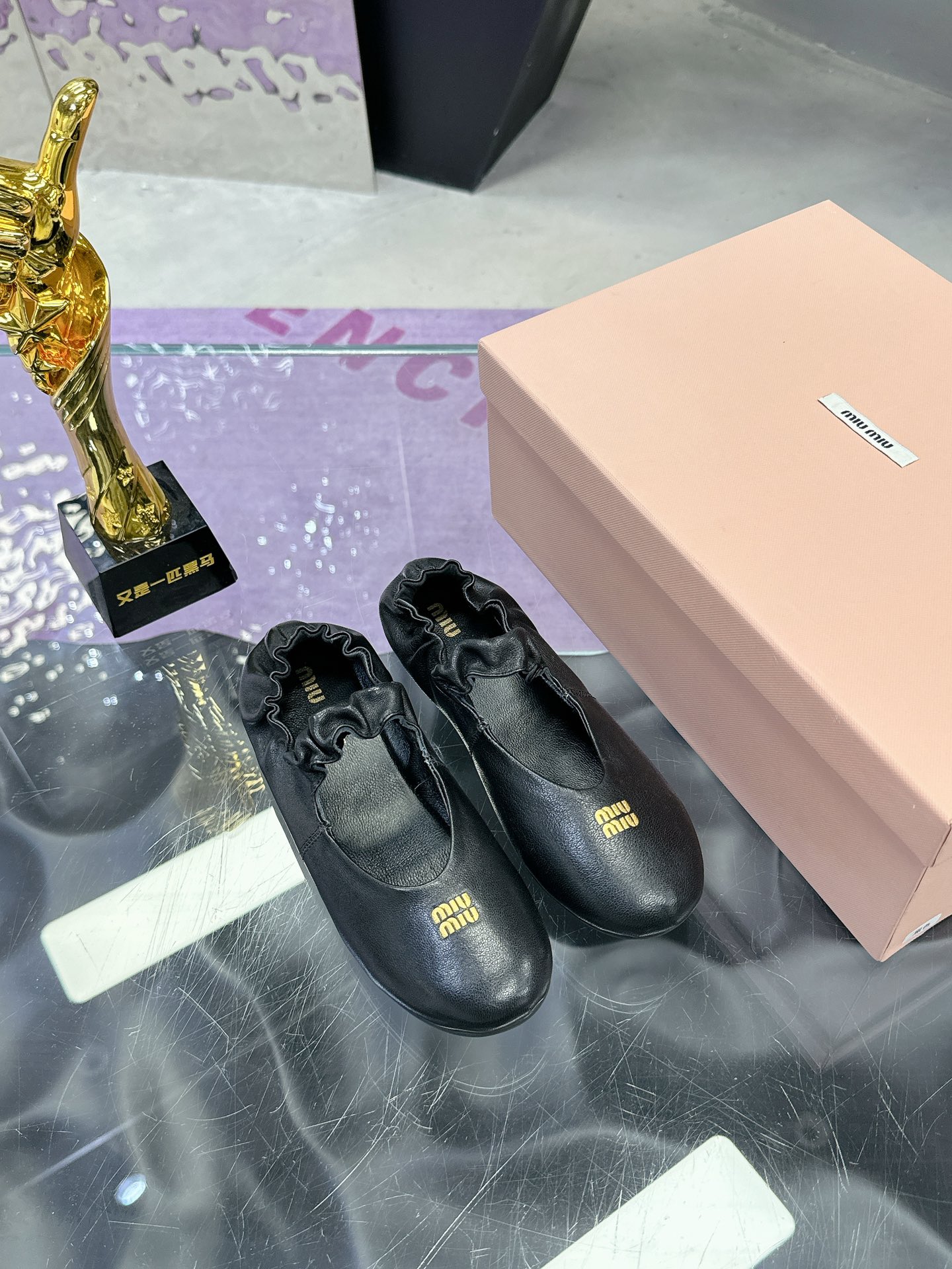 “New Miu Miu Ballet Shoes: Blend Classic Inspiration with Modern Style in Soft Sheepskin” - 图片 4