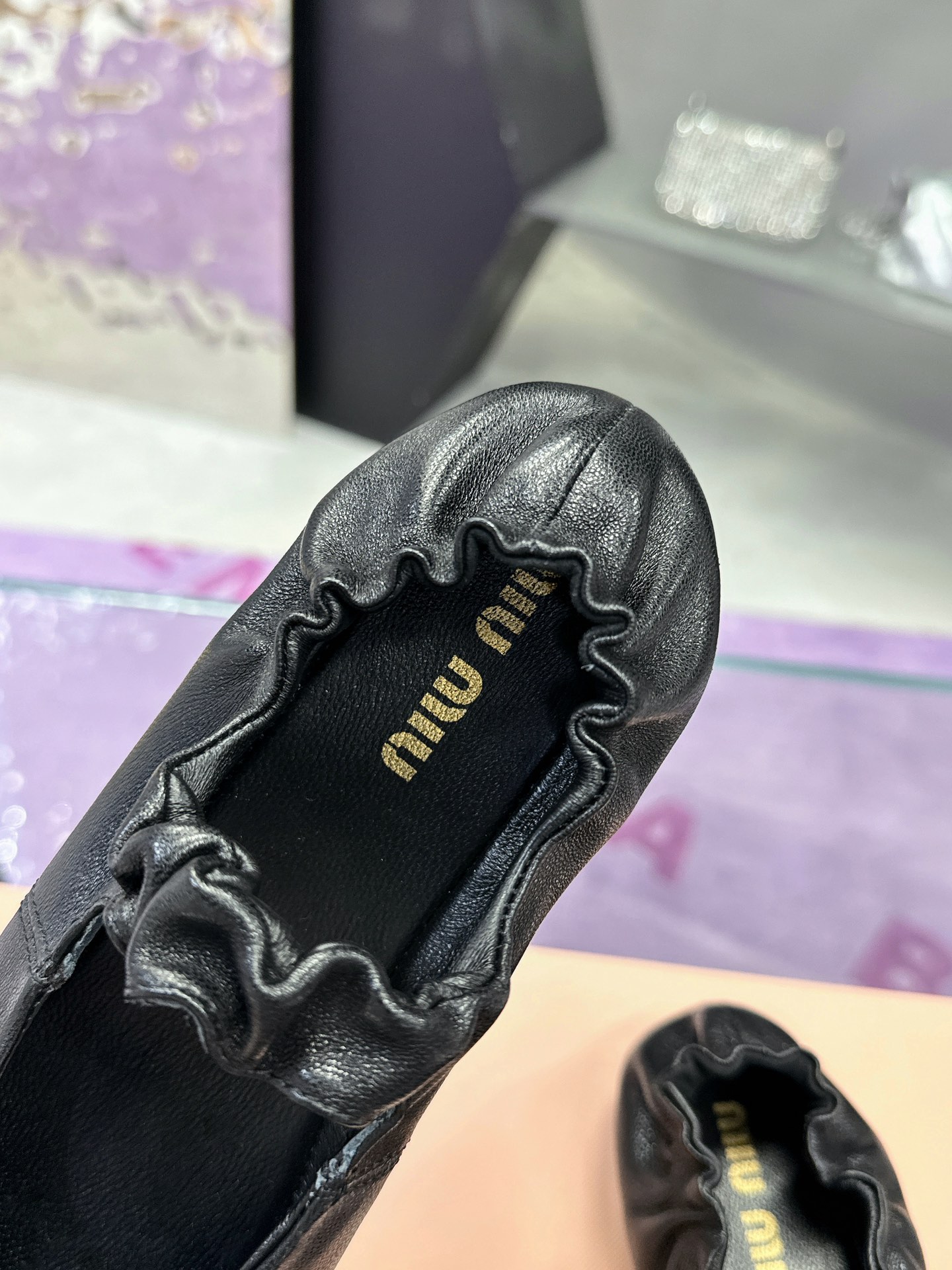 “New Miu Miu Ballet Shoes: Blend Classic Inspiration with Modern Style in Soft Sheepskin” - 图片 7