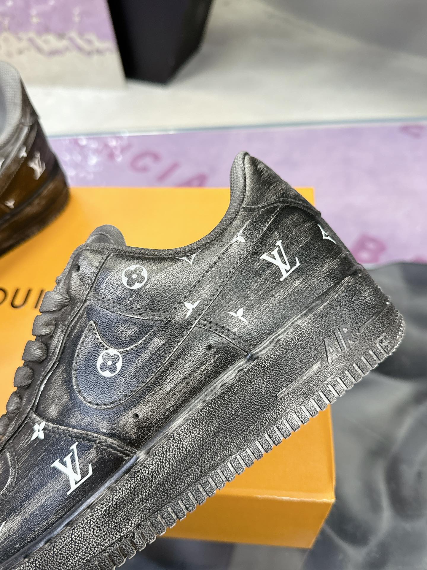 Nike空軍一号 カスタムスニーカー - ユニークなデザインと快適さ