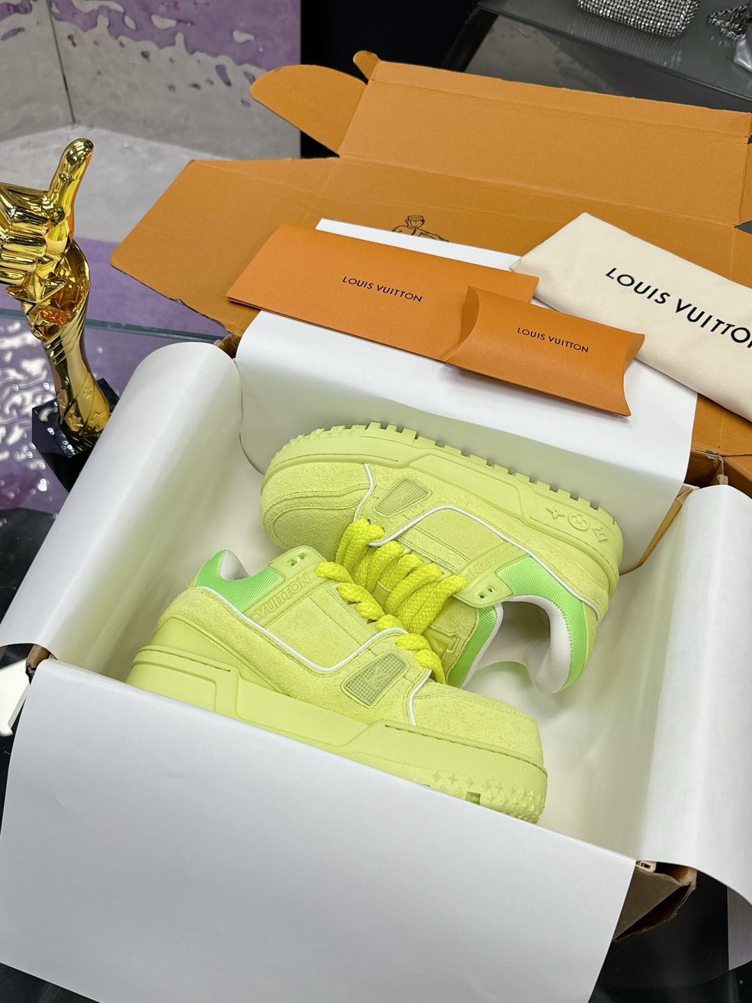 NO:173777,: Lv Fat Ding New Color Currently, this version is only available for zp. The highest restore of all details and packaging is lvtrainer Xiao Fat Ding's latest upgraded version. The original version is consistent. Exclusive model opening. Market ceiling level. Welcome to compare. Version private model bottom. Large star particles. Different from the thin small star on the market. The button is opened for a month before the version is finalized!  Each button is smooth and not rough, with a crystal clear texture!  The shoe waist is equipped with elastic bands to protect the ankle better and improve comfort, which is different from the market. The midsole cloth is a virtual and real-life printing effect, avoiding fake at a glance!  Size: Women 35-40 Men 39-45, casual shoes/sports shoes, louis vuitton, sneakers19860909: Lv胖丁新颜色 目前此版本只做zp上市的 最高还原所有细节 、包装 lvtrainer小胖丁最新升级版本 原版一致 独家开模 市场天花板级 欢迎对比 对版私模大底 大星星颗粒 区别市场单薄的小星星对版饰品级扣子 扣子开模了一个月才定版！ 每一个扣子都光滑不粗糙,晶莹剔透的质感！鞋腰对版做了松紧带 更能护好脚踝 提高舒适度,区别于市场货.中底布 是虚实相间的 独家打印效果 避免一眼假！ 码数:女35-40 男39-45,休闲鞋/运动鞋,louis vuitton,sneakers,Women's Shoes