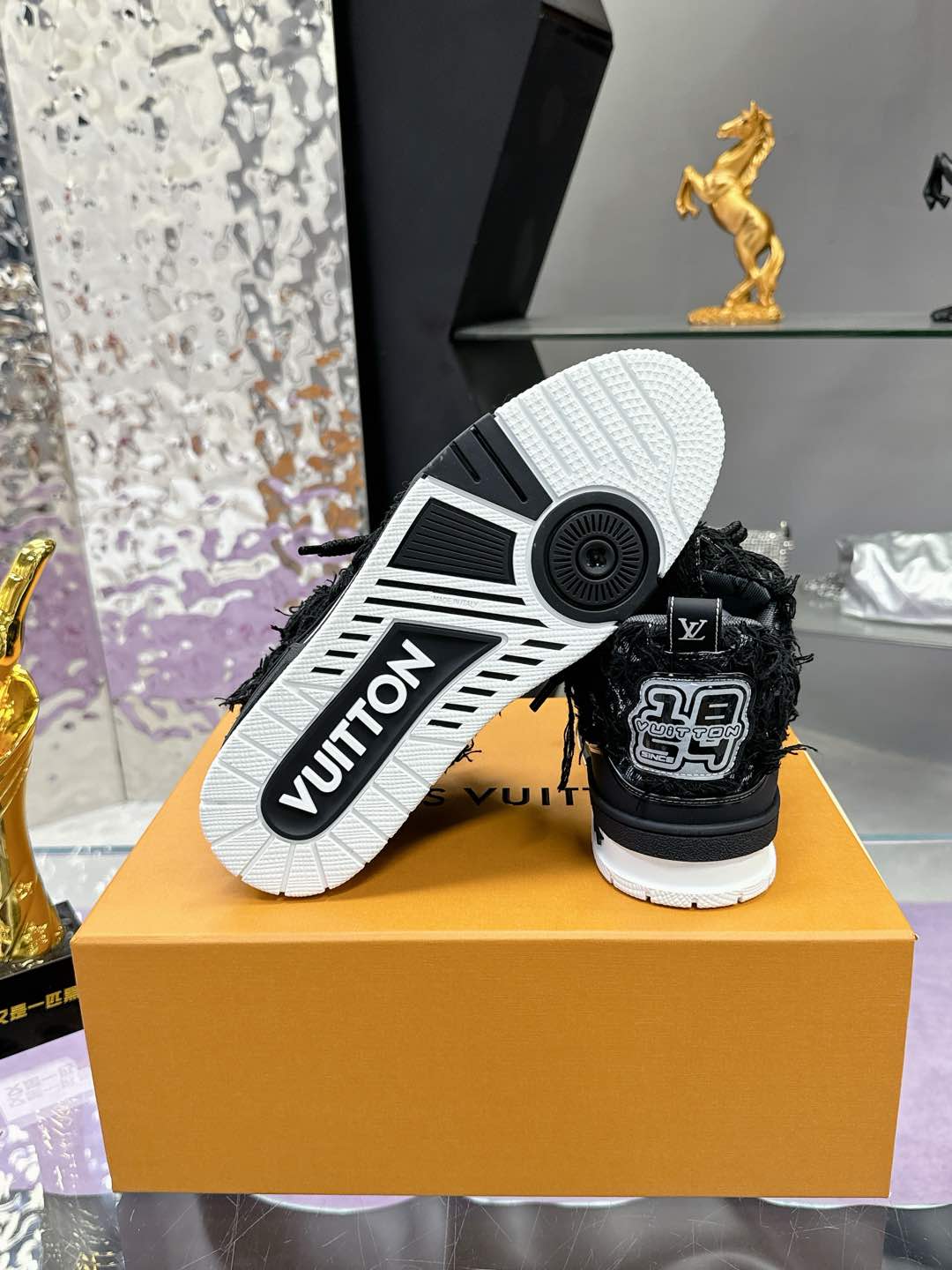：（）Lv 𝟐𝟎𝟐5𝐒𝐒 𝐧𝐞𝐰  Nuevos colores Louis Vuitton Walking Skateboarding Shoes Explosion, LOUIS 