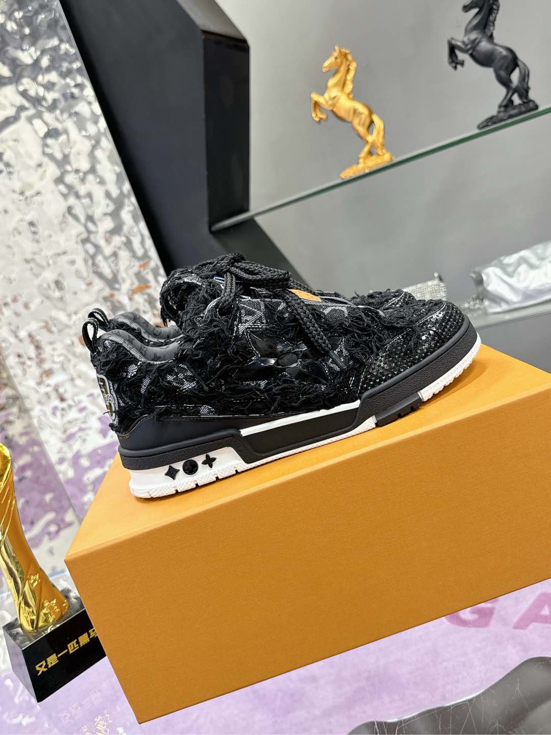 ：（）Lv 𝟐𝟎𝟐5𝐒𝐒 𝐧𝐞𝐰  Nuevos colores Louis Vuitton Walking Skateboarding Shoes Explosion, LOUIS 