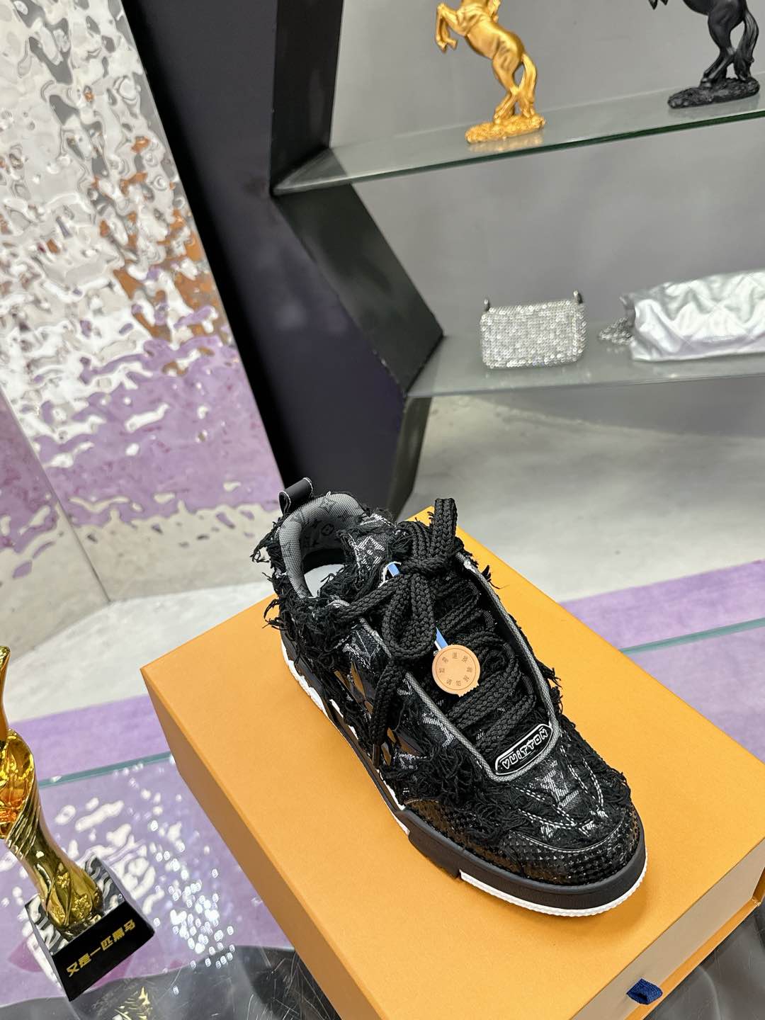 ：（）Lv 𝟐𝟎𝟐5𝐒𝐒 𝐧𝐞𝐰  Nuevos colores Louis Vuitton Walking Skateboarding Shoes Explosion, LOUIS 