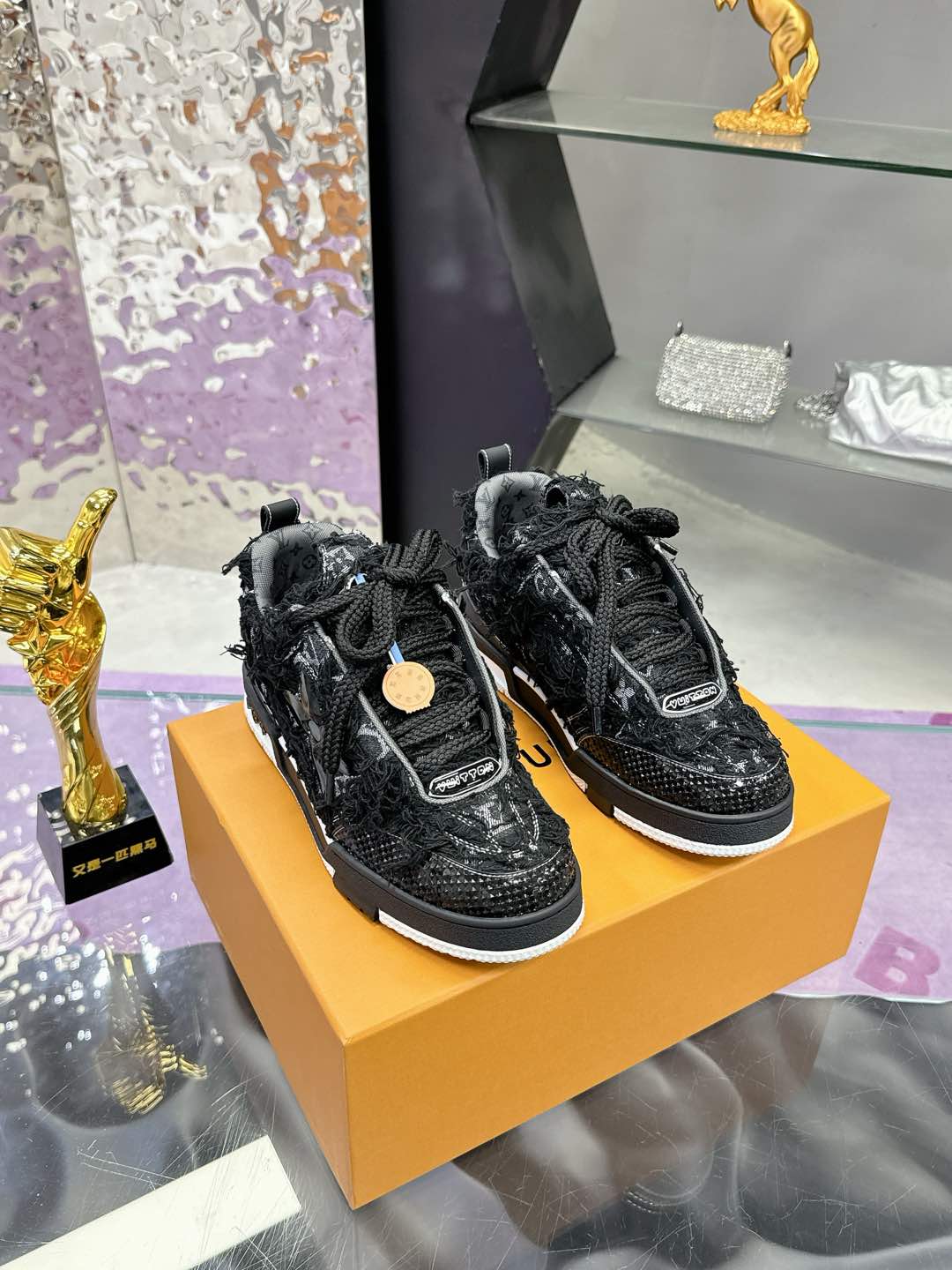 ：（）Lv 𝟐𝟎𝟐5𝐒𝐒 𝐧𝐞𝐰  Nuevos colores Louis Vuitton Walking Skateboarding Shoes Explosion, LOUIS 