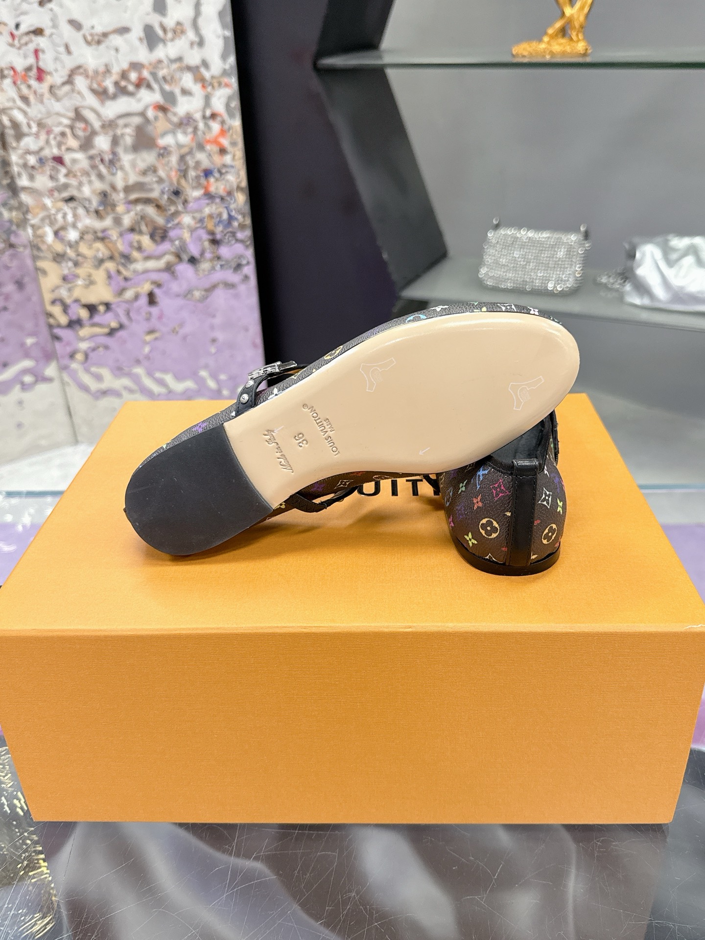 “Louis Vuitton Mary Jane Flat Shoes: Stylish and Comfortable Italian Footwear for Spring and Summer” - 图片 9