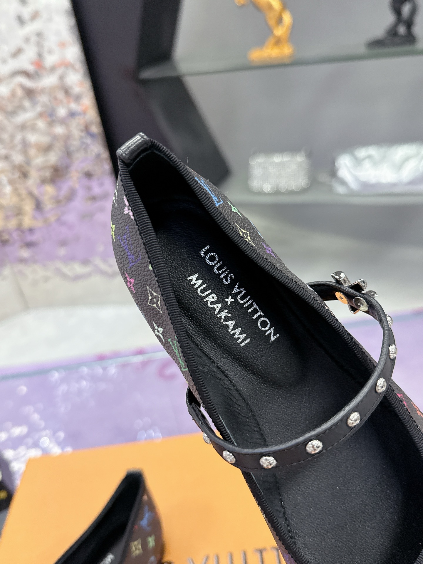 “Louis Vuitton Mary Jane Flat Shoes: Stylish and Comfortable Italian Footwear for Spring and Summer” - 图片 7