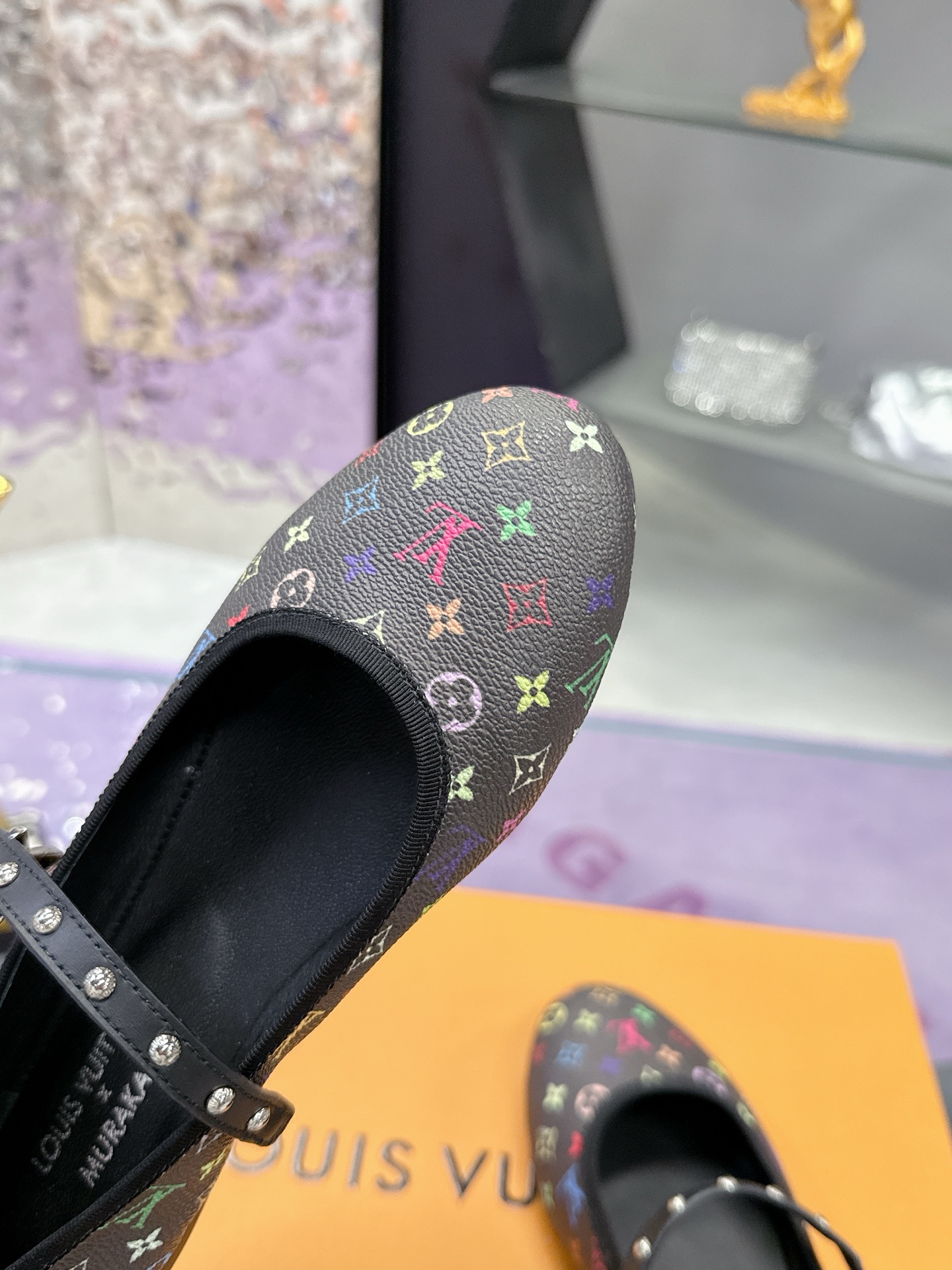 “Louis Vuitton Mary Jane Flat Shoes: Stylish and Comfortable Italian Footwear for Spring and Summer” - 图片 6
