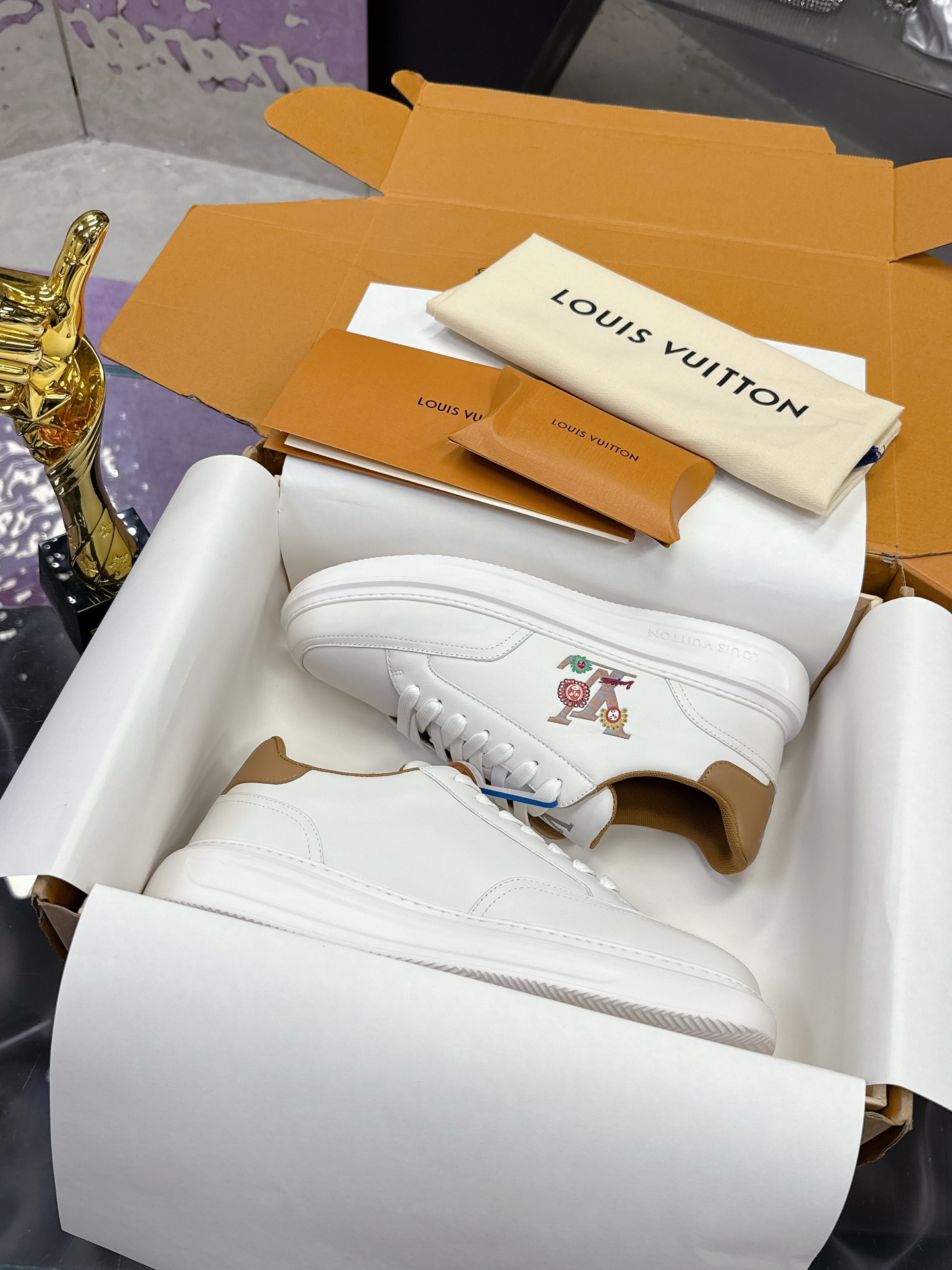 NO:230701,Lv board shoes series Craftsmanship style Shipping High-version Lv version development Currently men's size High-version upper oil edge craft Material top layer cowhide embossed inner lining cowhide cowhide foot pads Outsole wear-resistant non-slip lightweight large and low Full set of packaging Men's size 39-44 (45 customized), casual shoes/sports shoes, louis vuitton, sneakers, cowhide19860909Lv板鞋系列 工艺款 出货 高版本Lv 对版开发 目前出男码 高版本鞋面油边工艺 材料头层牛皮压花 内里牛皮内里 牛皮垫脚 大底耐磨防滑轻质大低 全套包装 男码39-44（45定制）,休闲鞋/运动鞋,louis vuitton,sneakers,cowhide,Women's Shoes