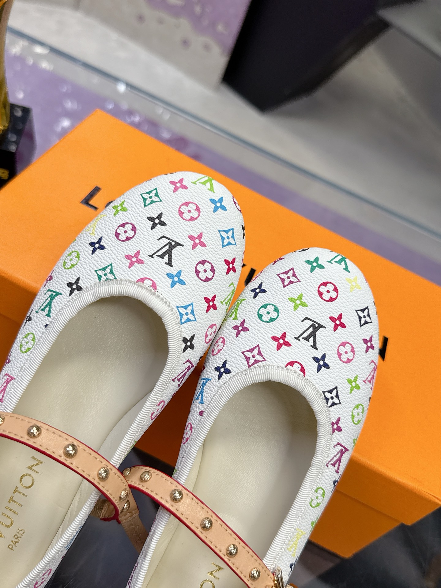 Louis Vuitton Springshar Single Shoe Series features high-end design, sheepskin, hand-sewn, LV logo, Italian leather, sizes 35-40. - 图片 5