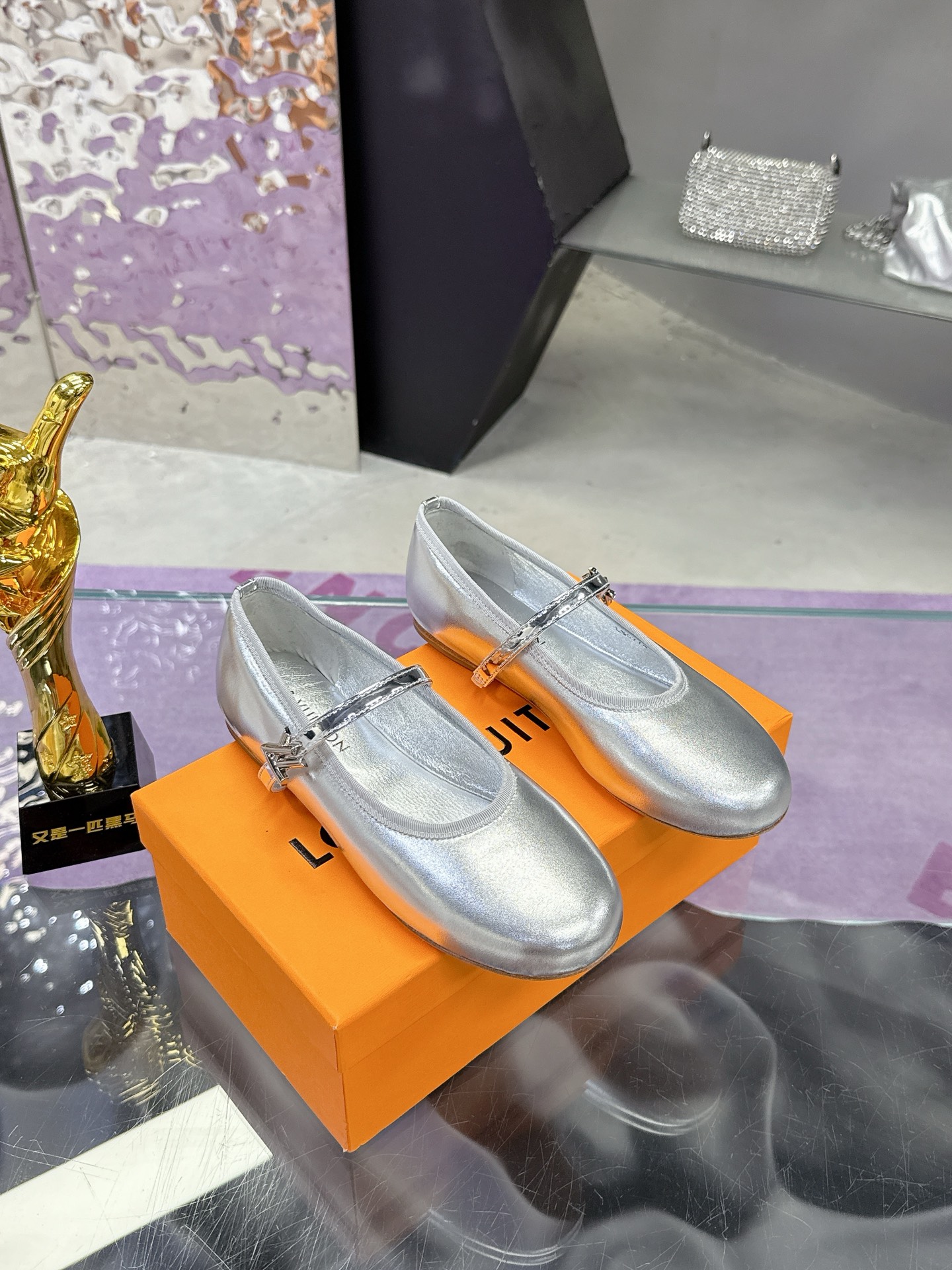 Luxury Louis Vuitton Spring/Summer Shoes: High-End Singles Collection with Original Leather and Hand-Sewn Details