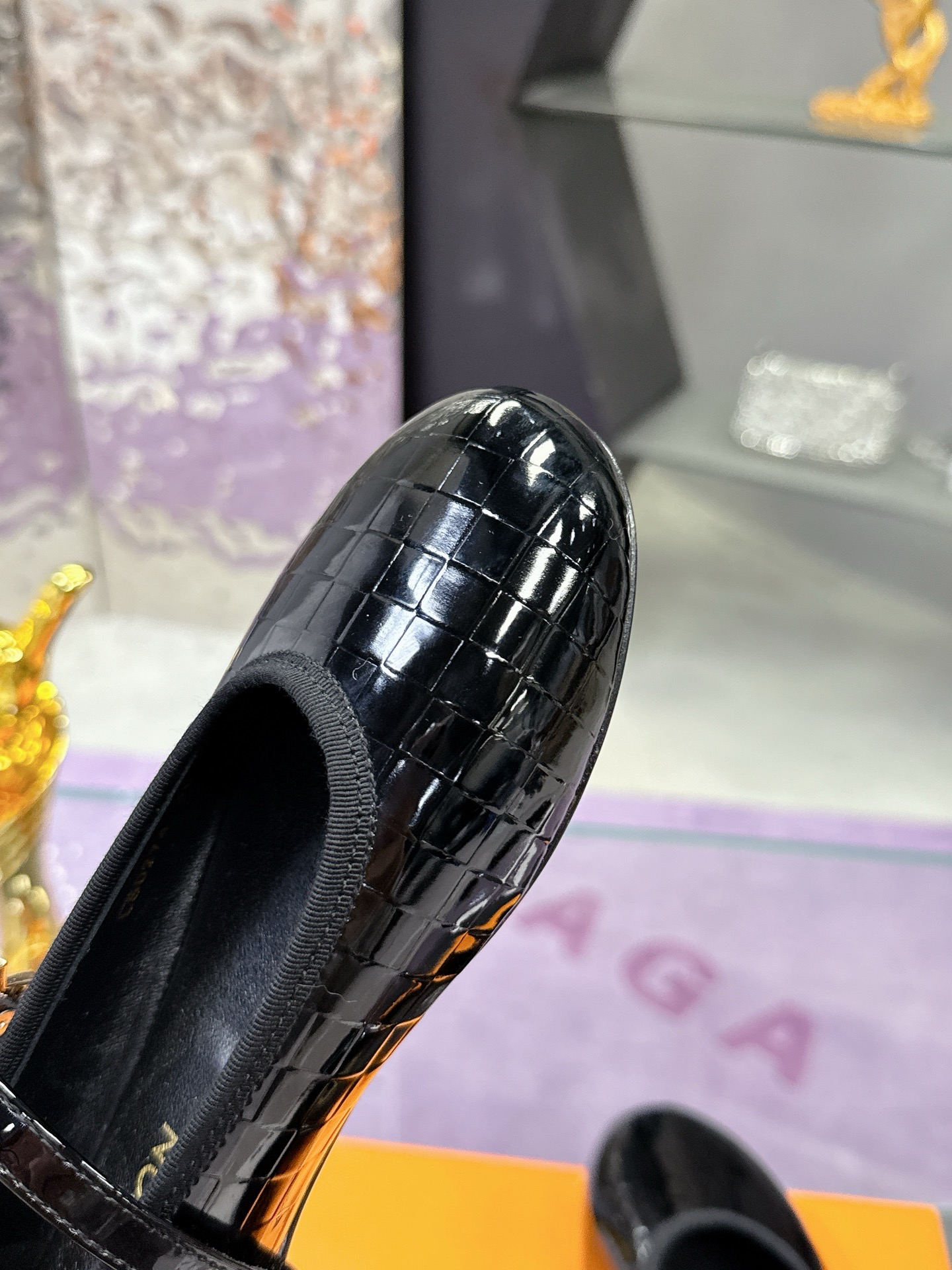 Louis Vuitton Springshar Single Shoe Series, priced at 624. Features original sheep and cattle skin, hand-sewn, with LV logo. - 图片 6