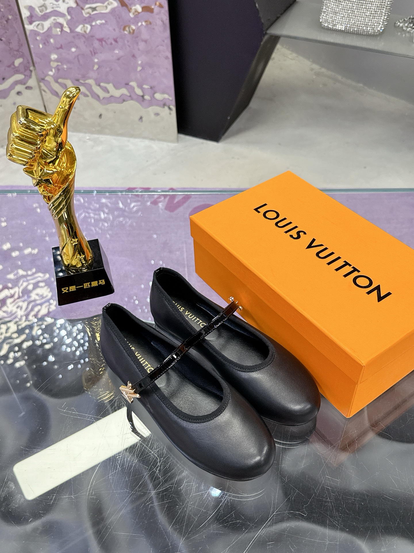 Luxury Louis Vuitton Sheepskin Shoes Collection: Handmade, Stylish, and Comfortable – Price, Quality, and Sizes Included - 图片 4