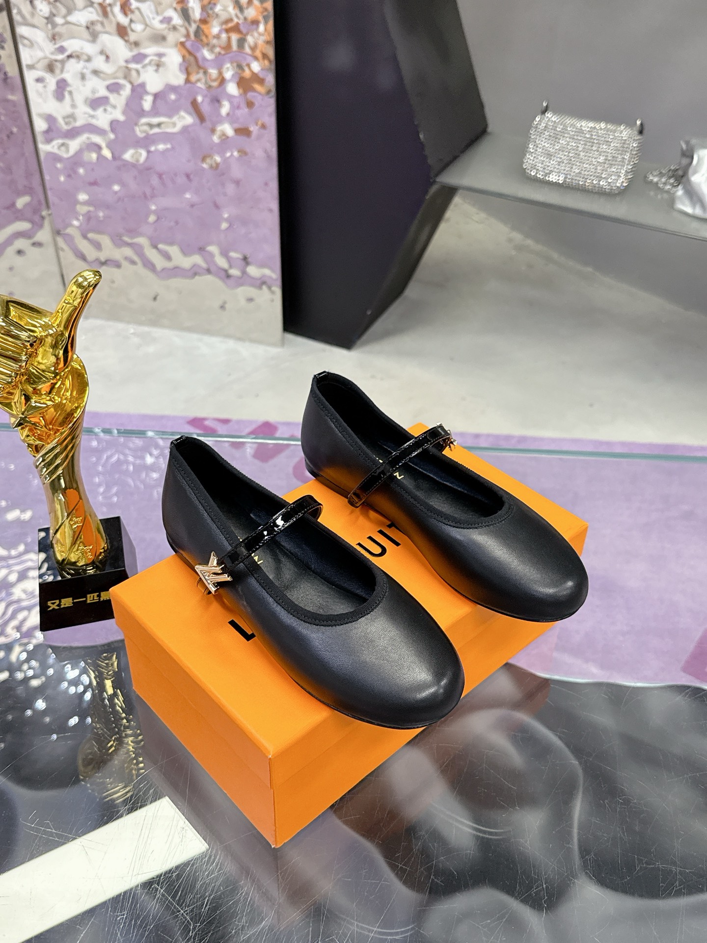 Luxury Louis Vuitton Sheepskin Shoes Collection: Handmade, Stylish, and Comfortable – Price, Quality, and Sizes Included