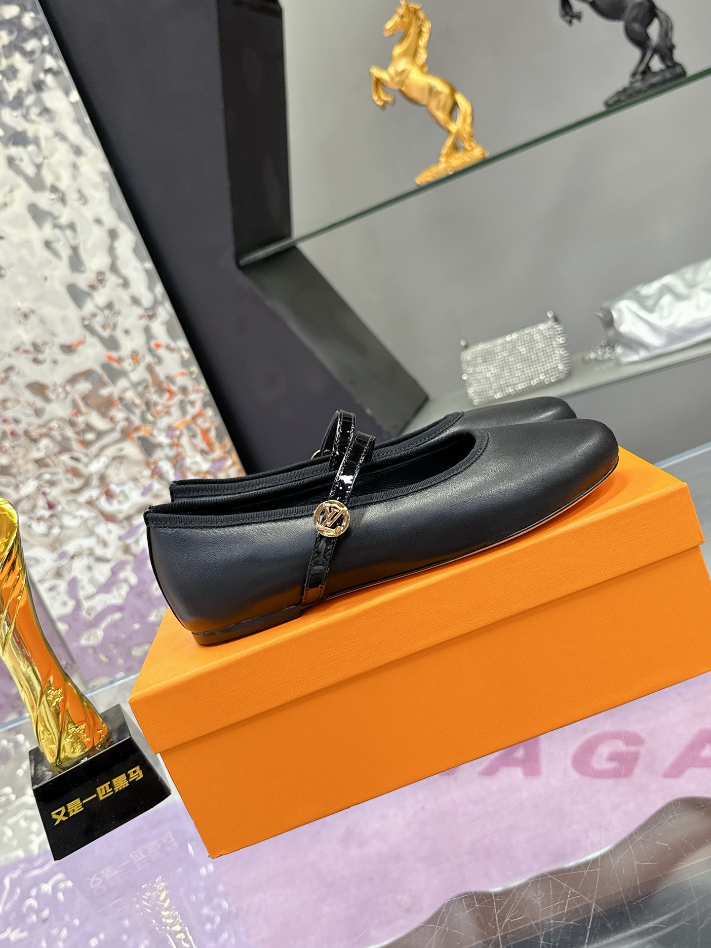 Louis Vuitton Springshar Single Shoe Series: High-end Sheep and Cattle Skin Hand-sewn Shoes with LV Logo Suffix - 图片 2